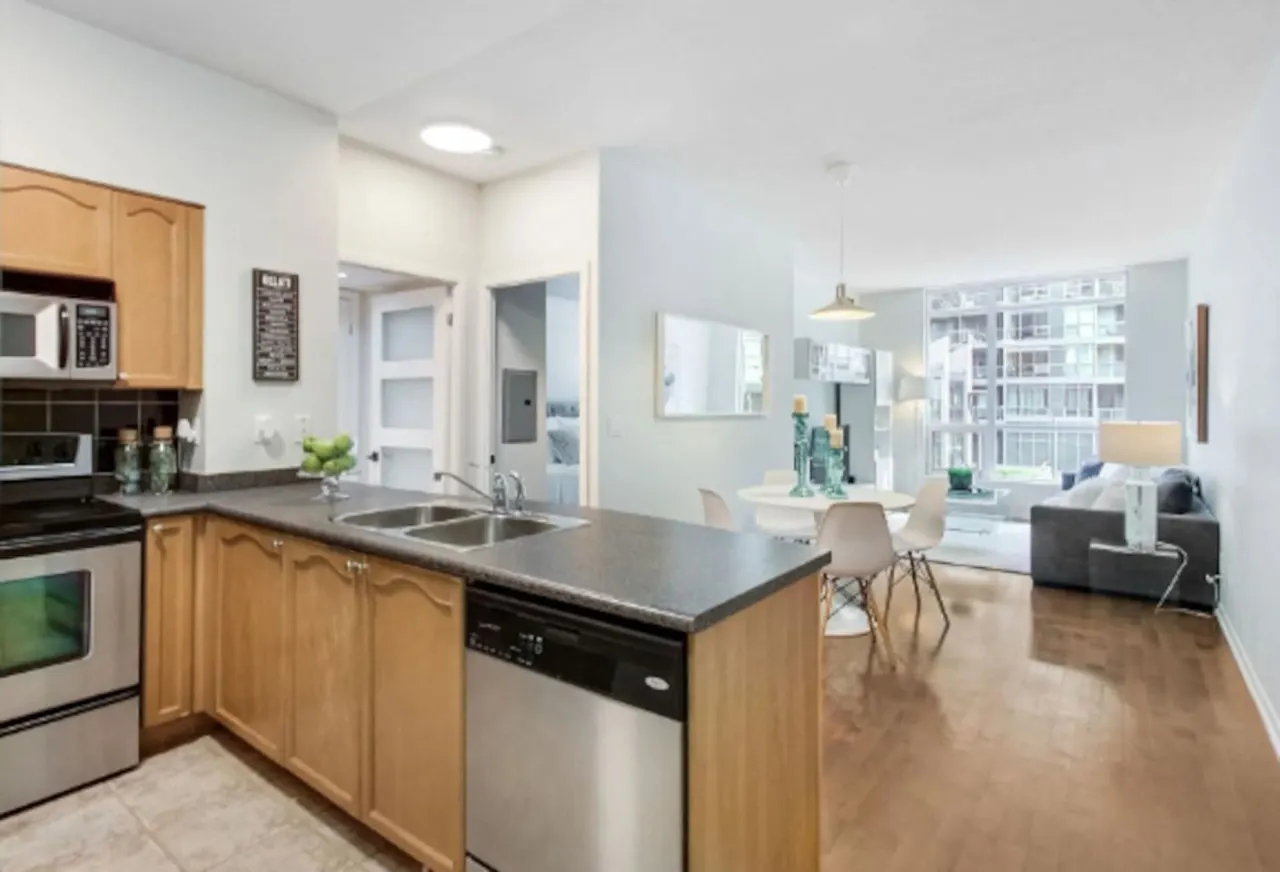 Stylish 1BR Nicely Decorated Near Waterfront 10