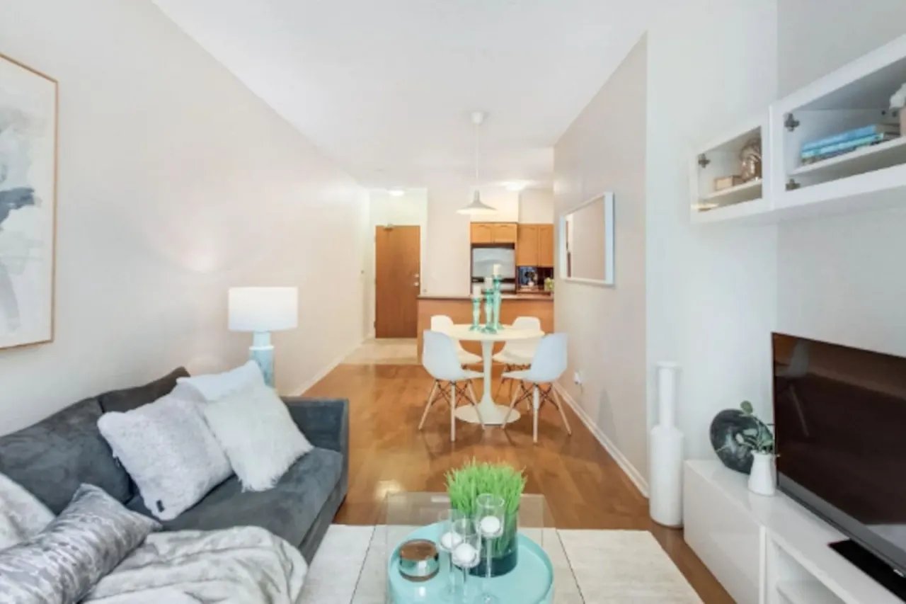 Stylish 1BR Nicely Decorated Near Waterfront 11