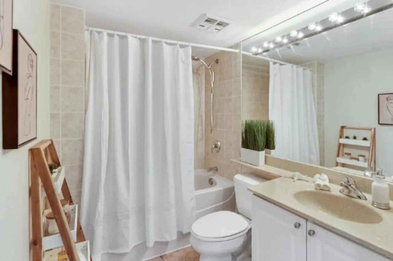 Stylish 1BR Nicely Decorated Near Waterfront 12