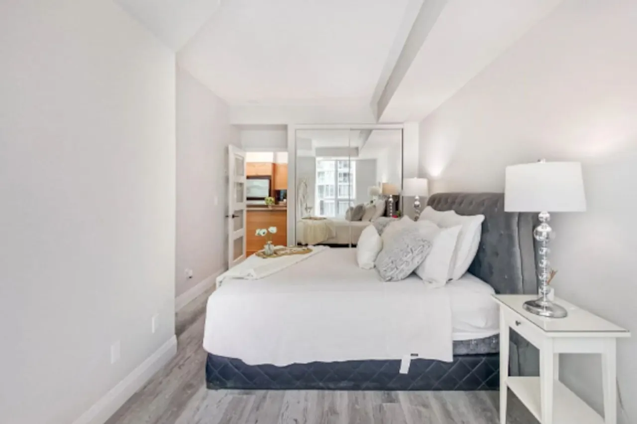 Stylish 1BR Nicely Decorated Near Waterfront 13