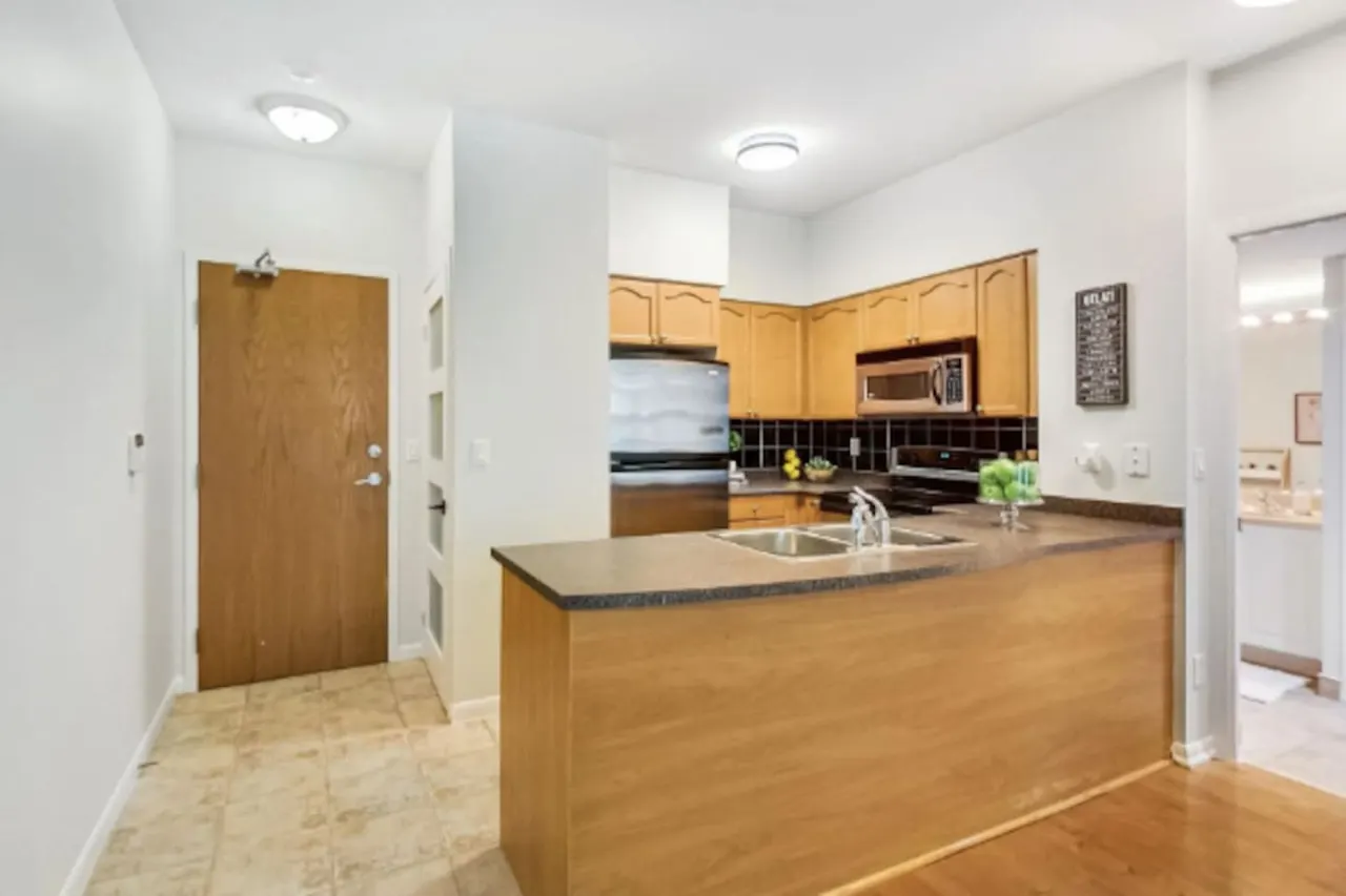 Stylish 1BR Nicely Decorated Near Waterfront 16