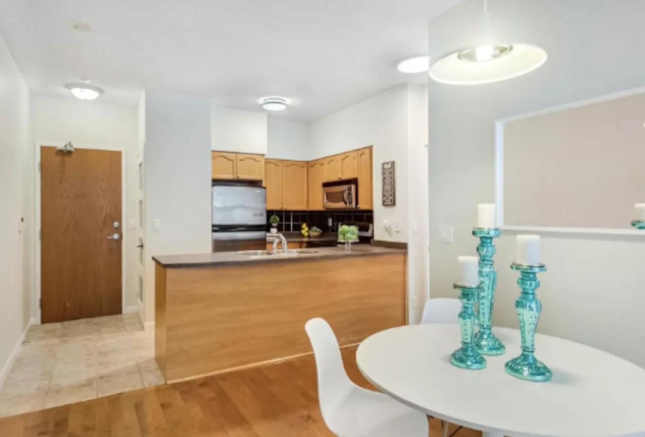 Stylish 1BR Nicely Decorated Near Waterfront 17