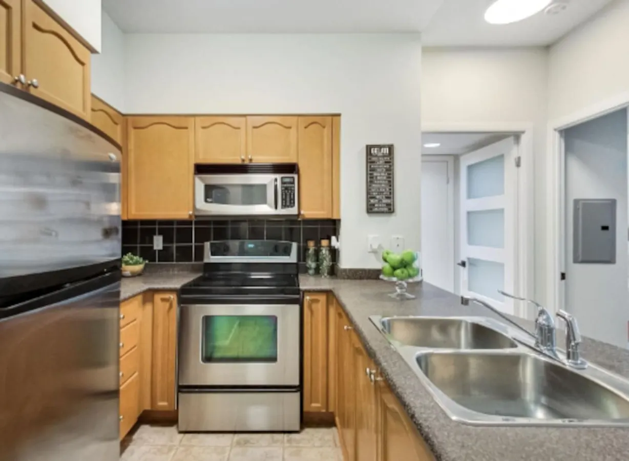 Stylish 1BR Nicely Decorated Near Waterfront 3