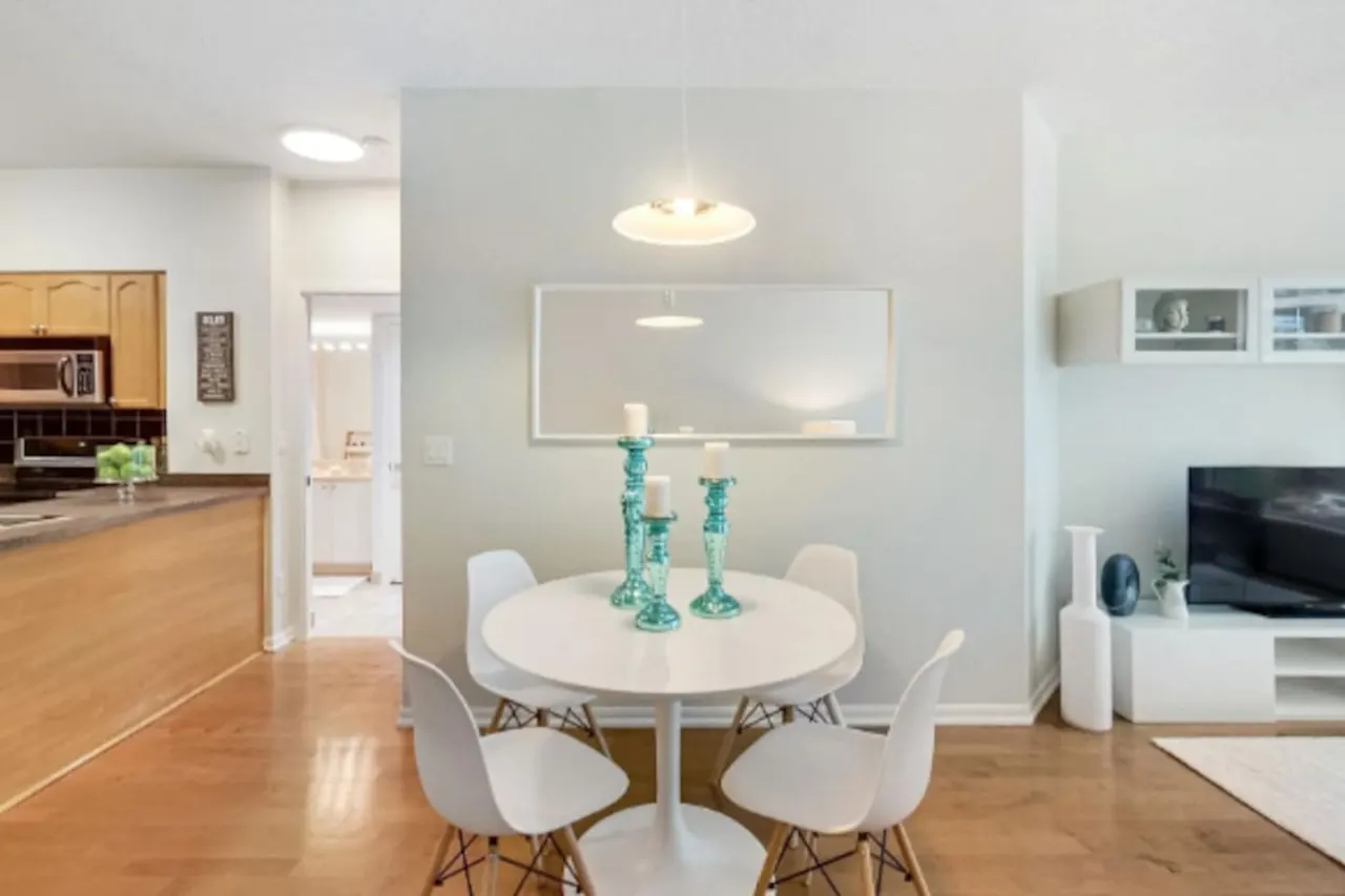 Stylish 1BR Nicely Decorated Near Waterfront 4