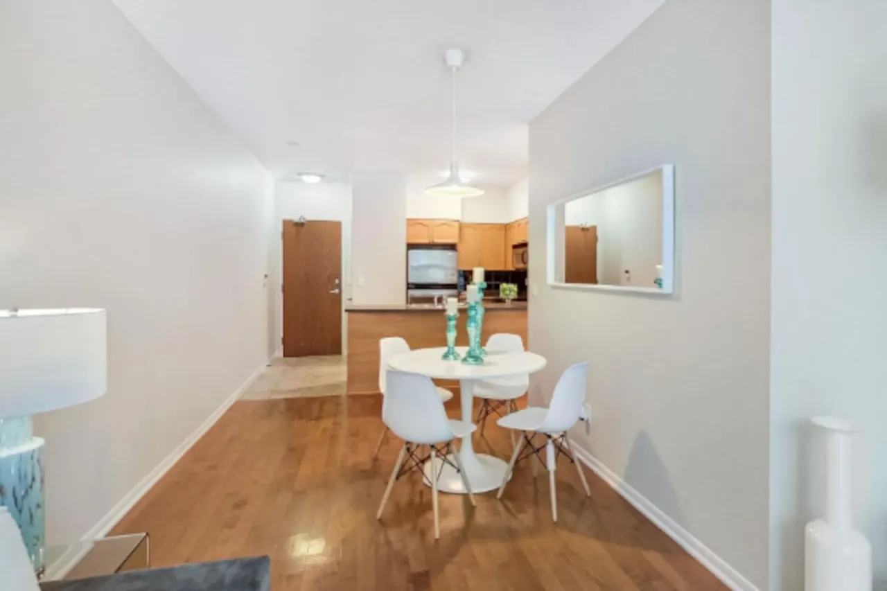 Stylish 1BR Nicely Decorated Near Waterfront 8