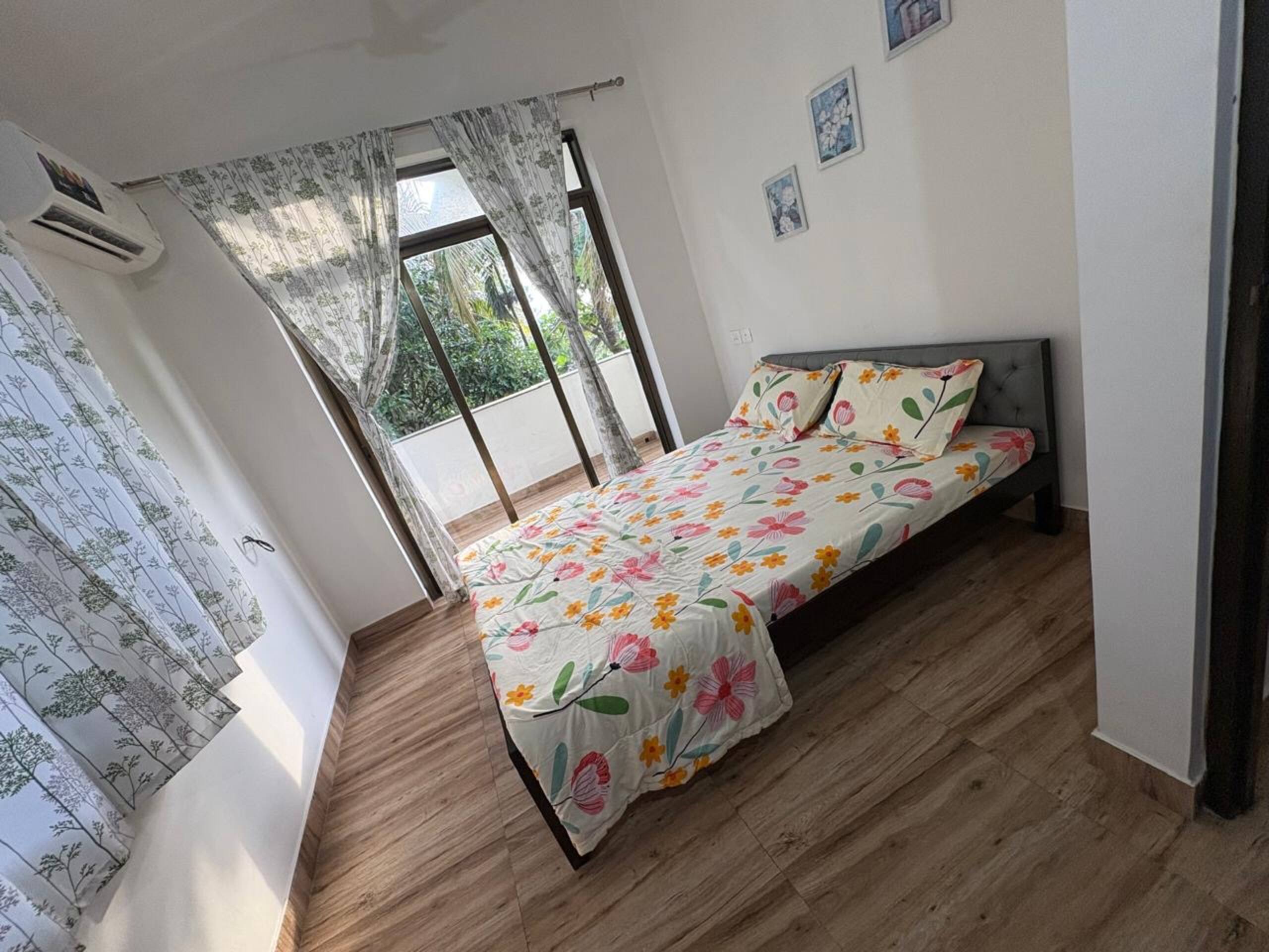 Pari’s greenery home 19