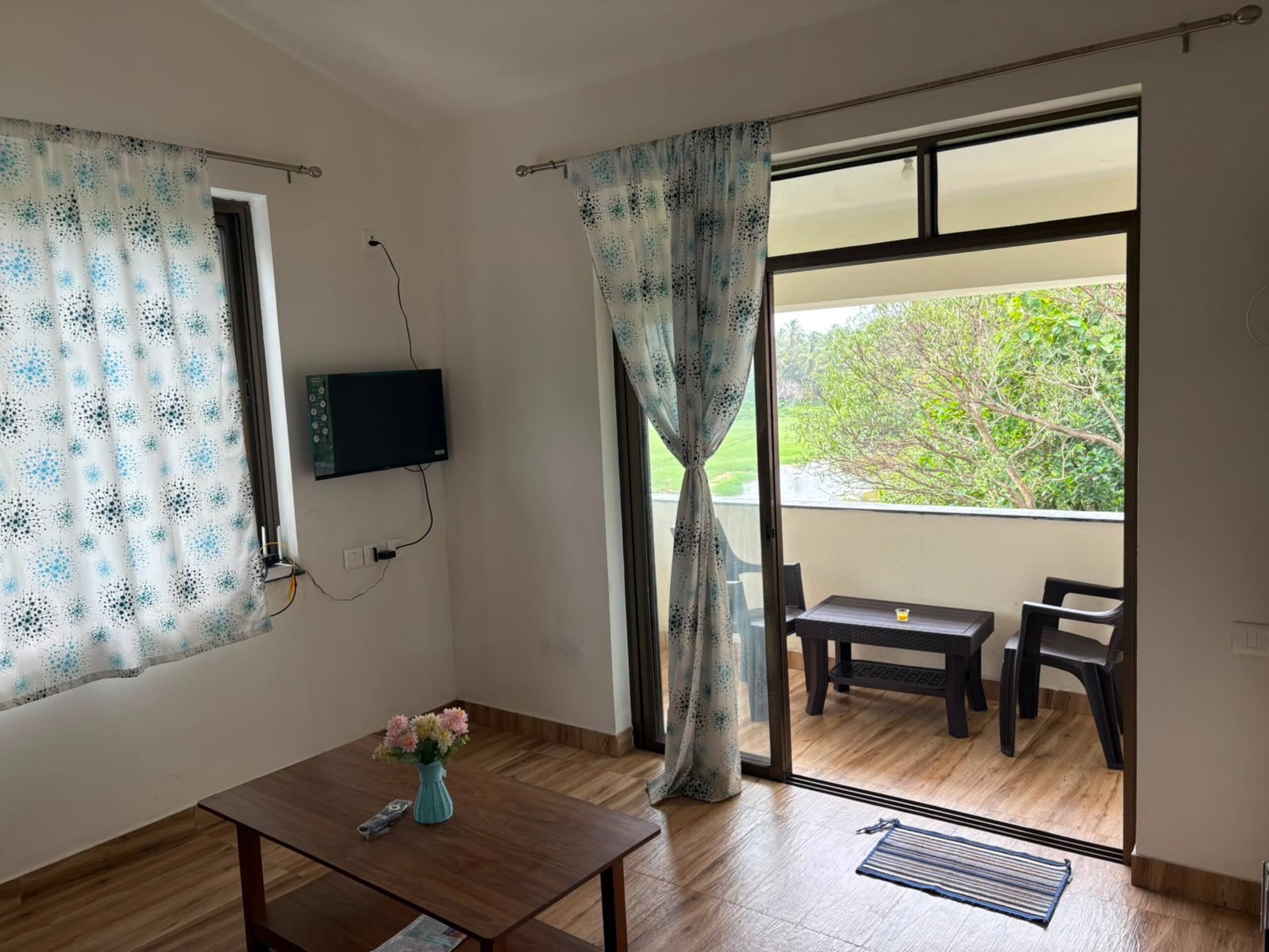 Pari’s greenery home 9