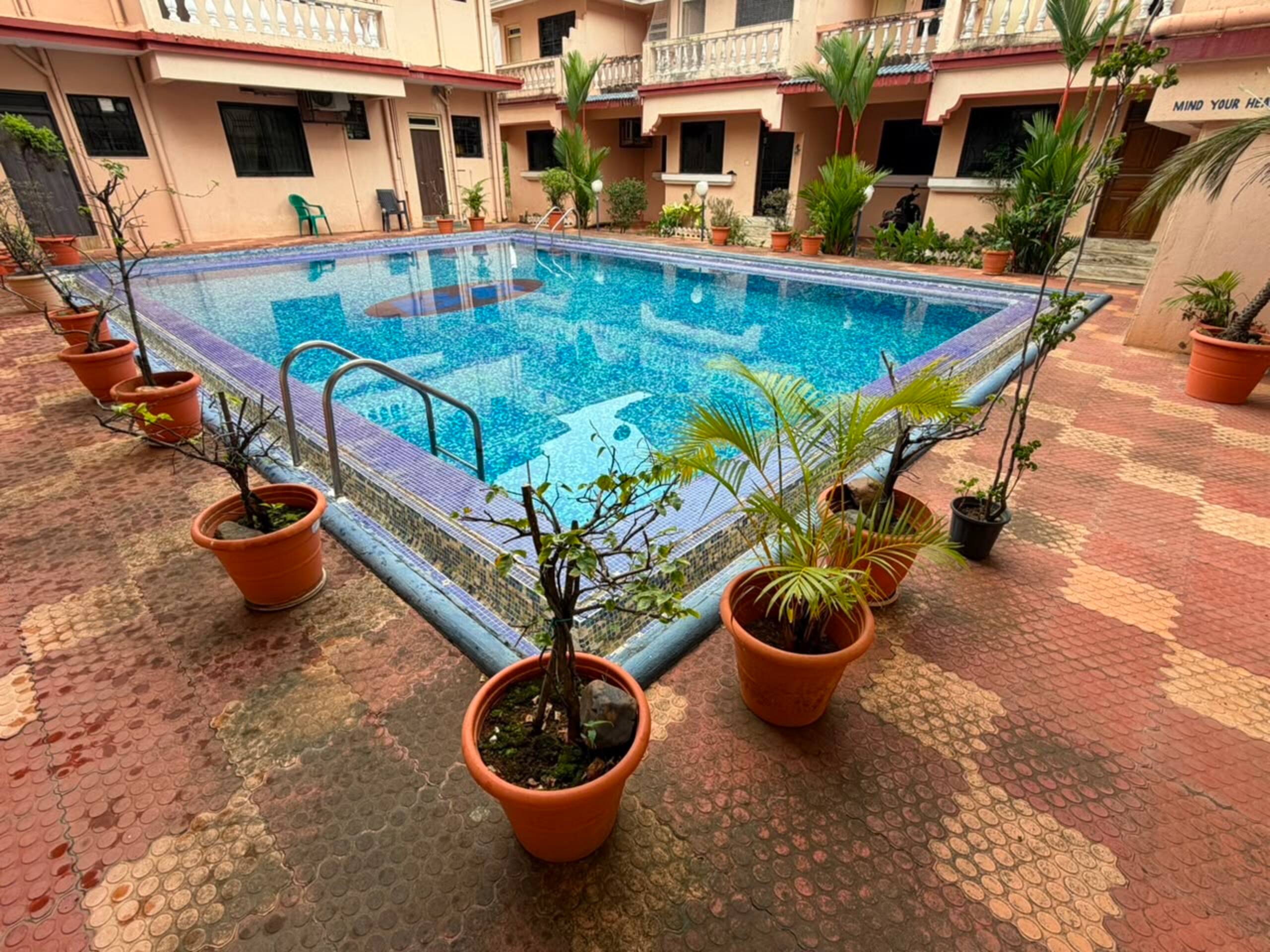 Pari’s greenery home 22