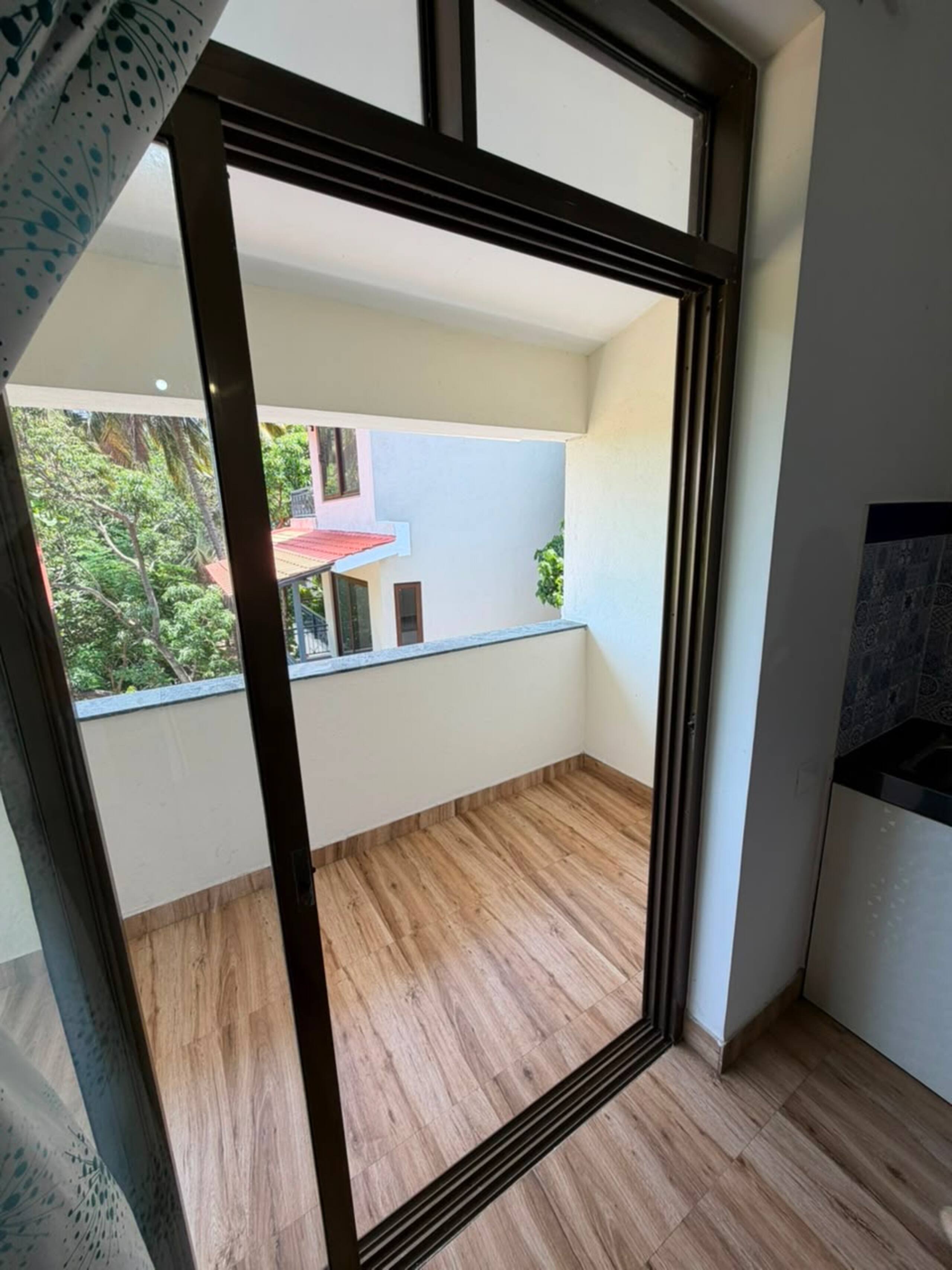 Pari’s greenery home 6