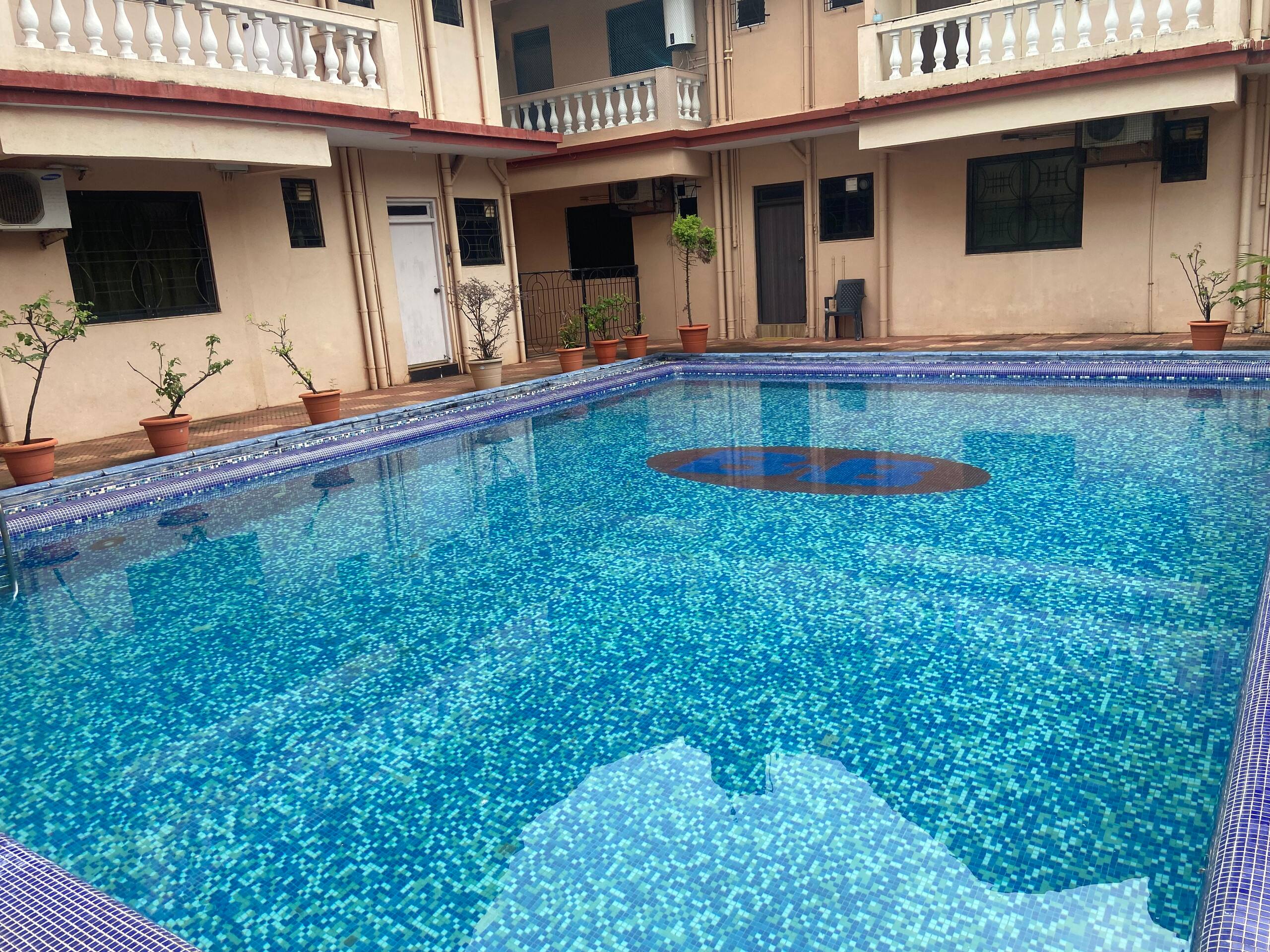 Pari’s greenery home 23