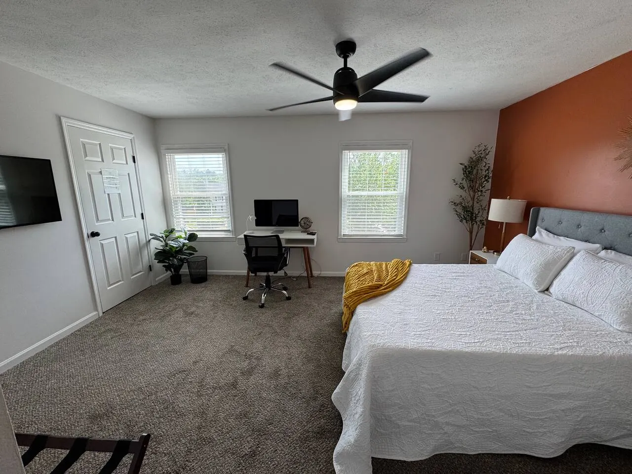 Azalea: 2 primary bedrooms w/ bathrooms 10