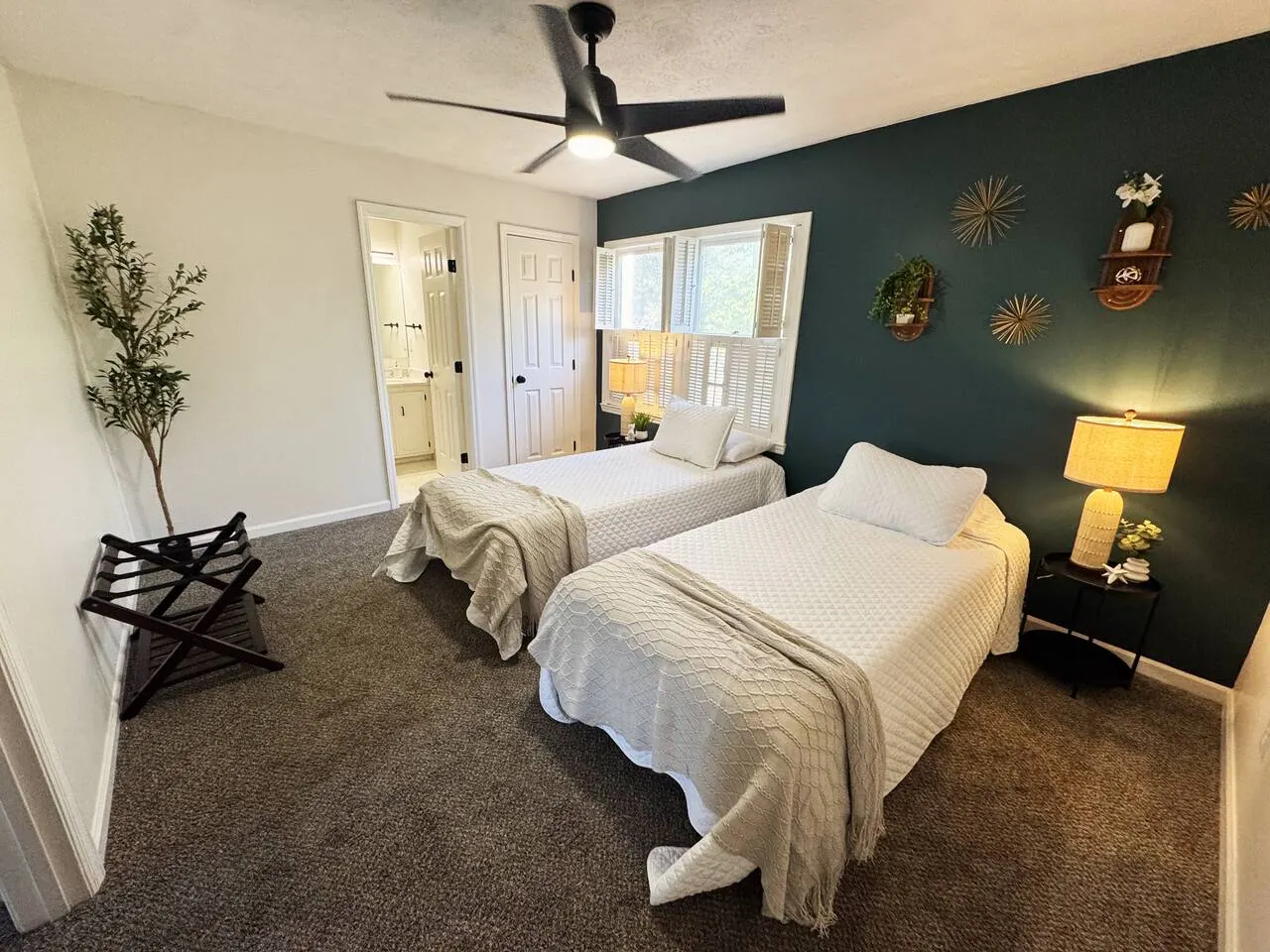 Azalea: 2 primary bedrooms w/ bathrooms 15