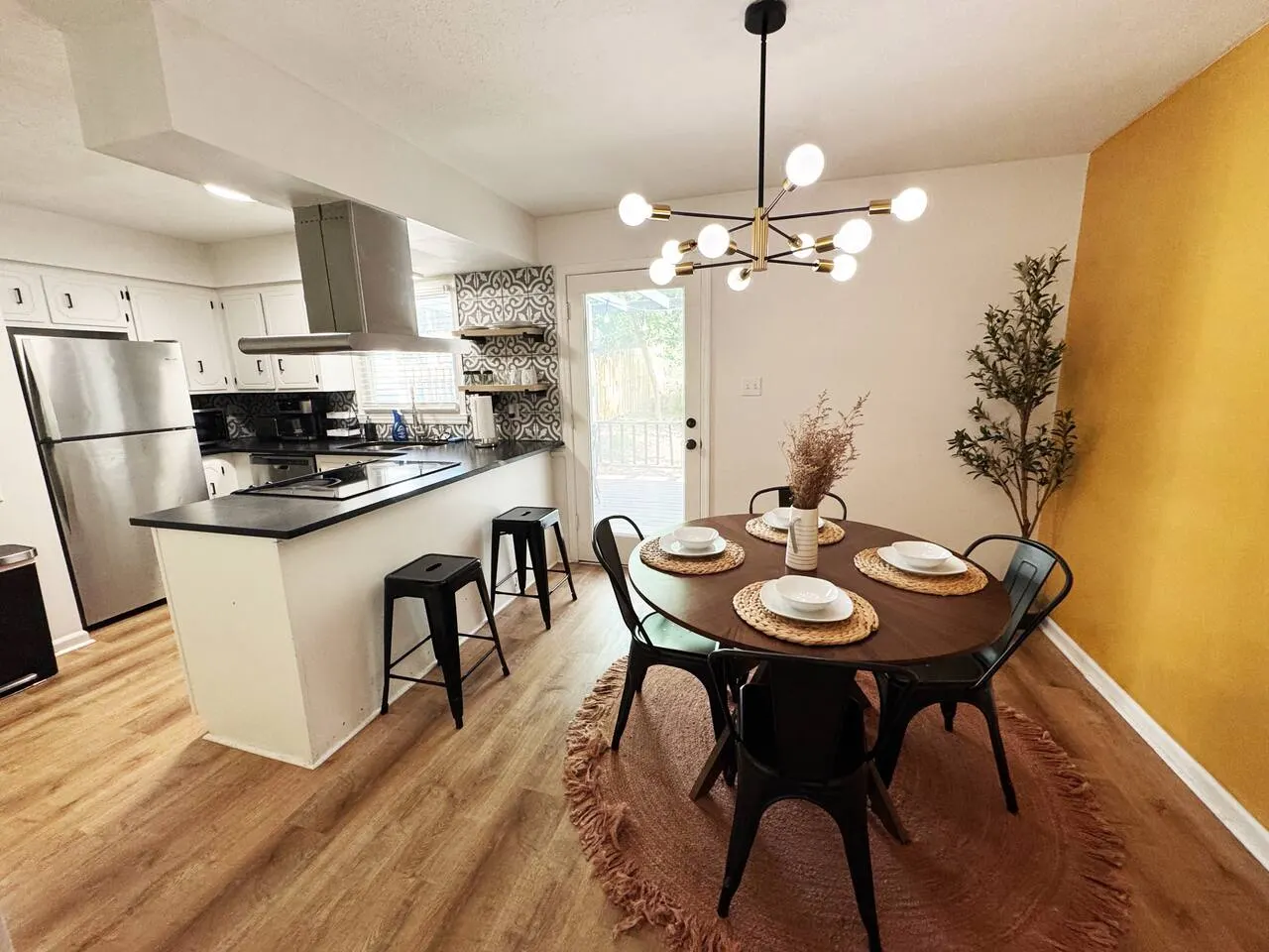 Azalea: 2 primary bedrooms w/ bathrooms 18