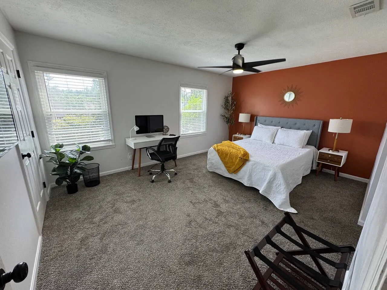 Azalea: 2 primary bedrooms w/ bathrooms 8
