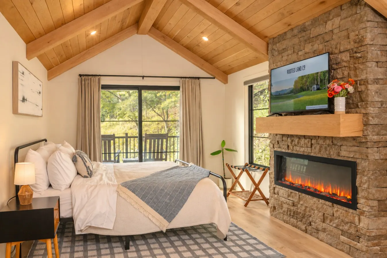 Luxury Mountain Cabin 5: Sauna, River, Chickens 2