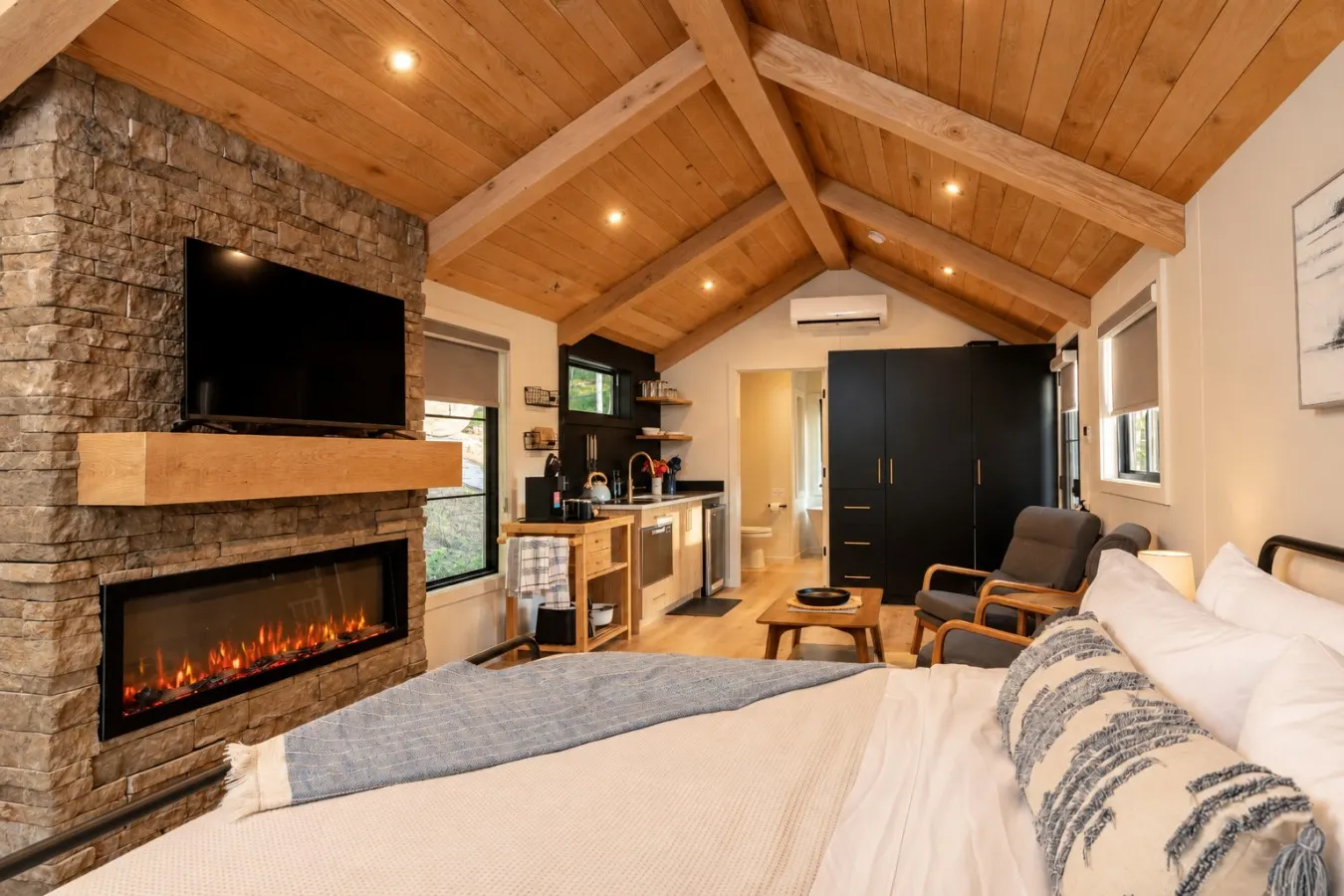 Luxury Mountain Cabin 5: Sauna, River, Chickens 10