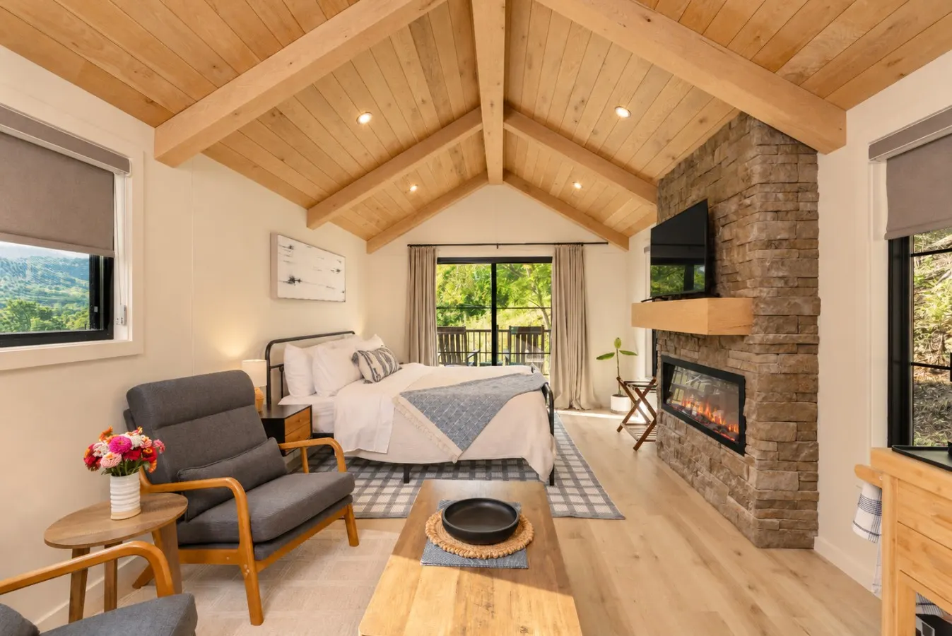 Luxury Mountain Cabin 5: Sauna, River, Chickens 6