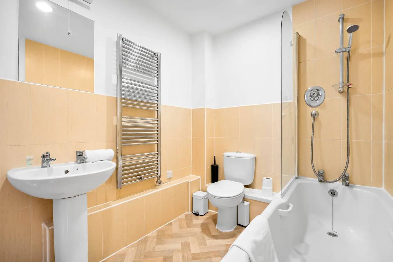 Stylish Two Bedroom Apartment - City Centre - Parking 9