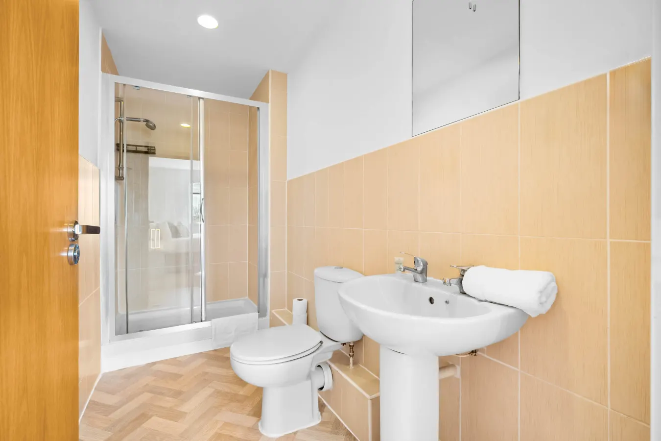 Stylish Two Bedroom Apartment - City Centre - Parking 10