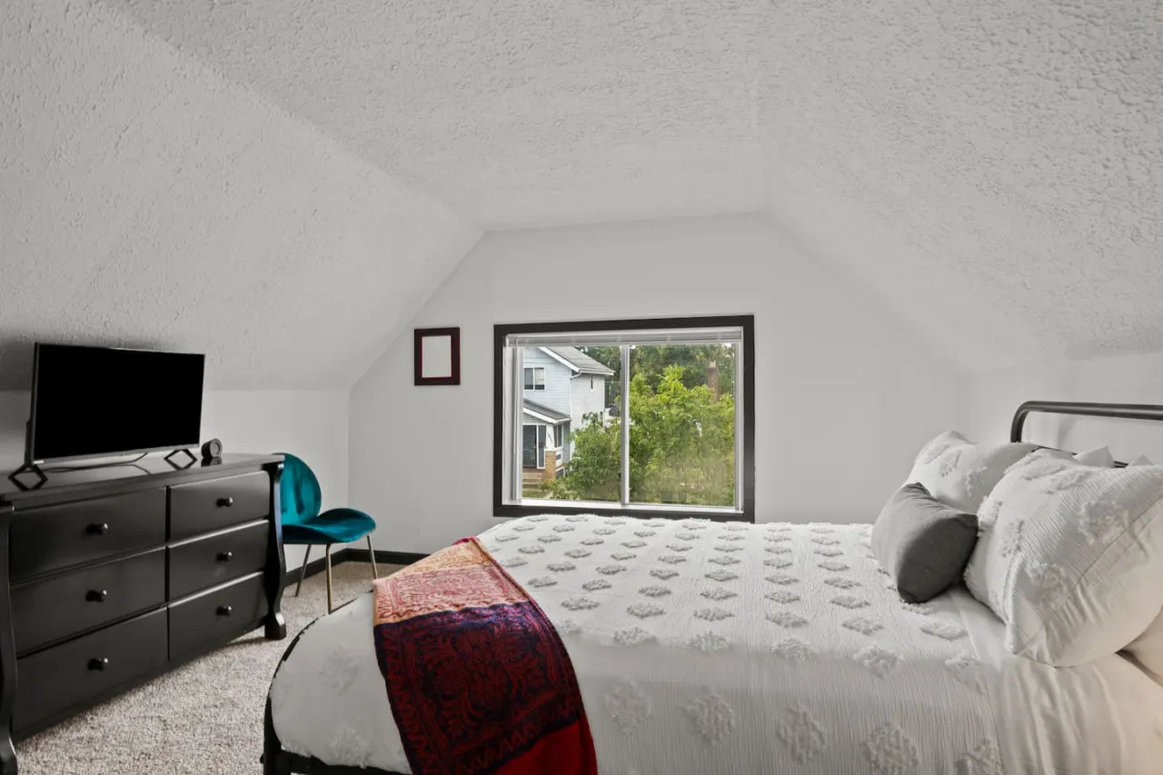 Luxurious Briarwood Escape 2