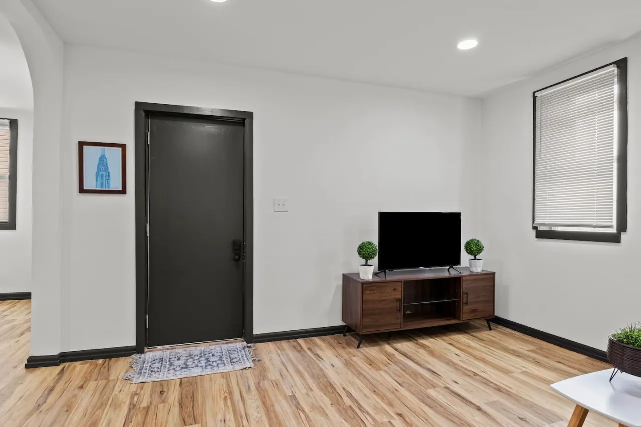 Luxurious Briarwood Escape 10