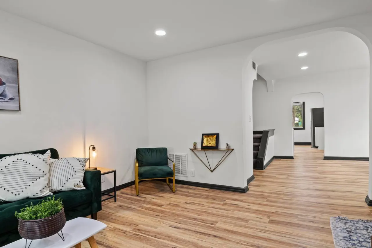 Luxurious Briarwood Escape 11