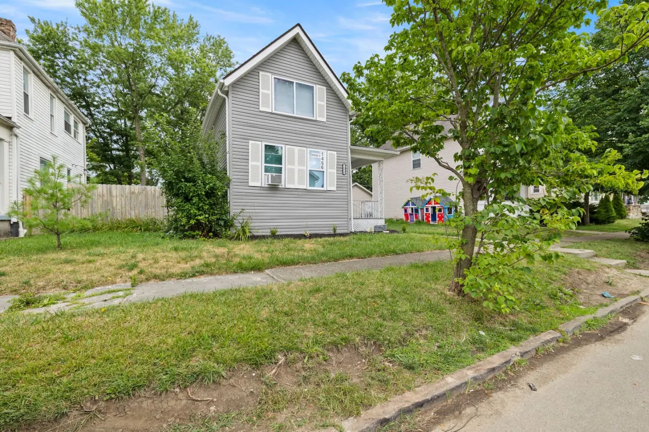 Luxurious Briarwood Escape 12