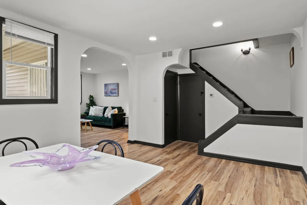 Luxurious Briarwood Escape 15