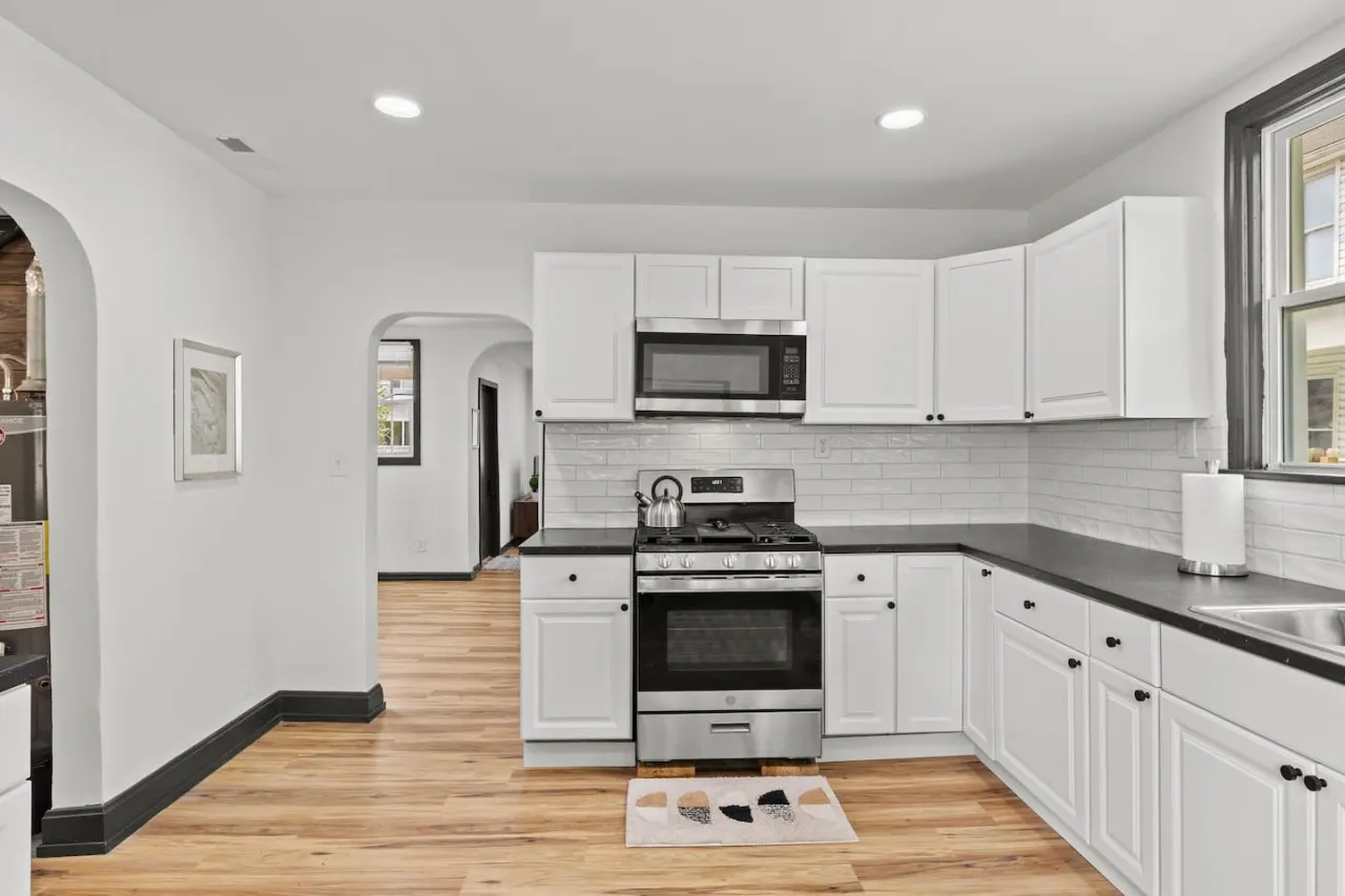 Luxurious Briarwood Escape 17