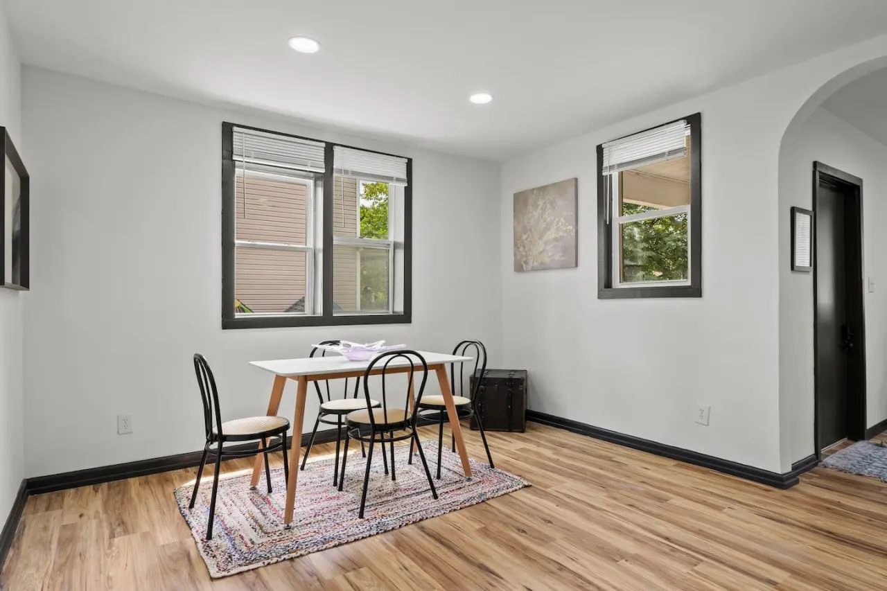 Luxurious Briarwood Escape 4
