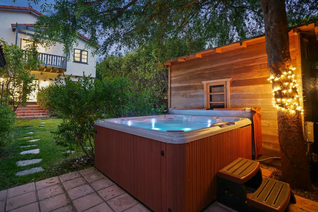 Casa Bonita: Santa Monica Lux, Hot Tub, Backyard 15