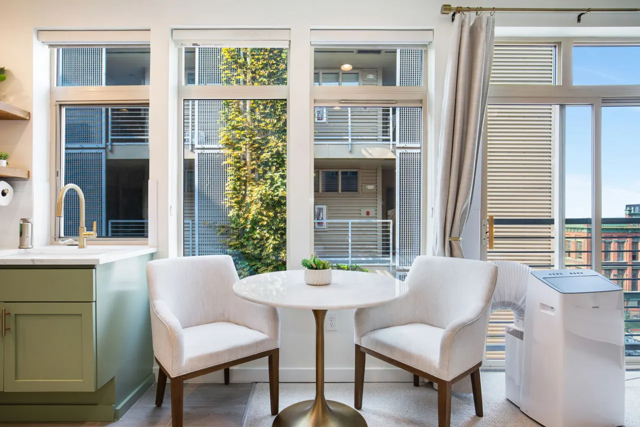 ★Modern & Bright in the of Belltown ~ ♛Queen Bed 9