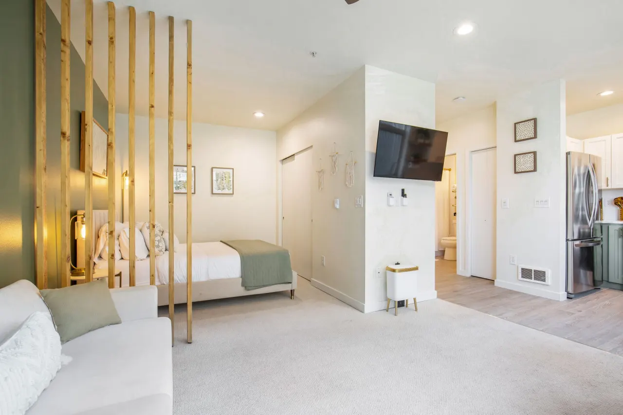 ★Modern & Bright in the of Belltown ~ ♛Queen Bed 11