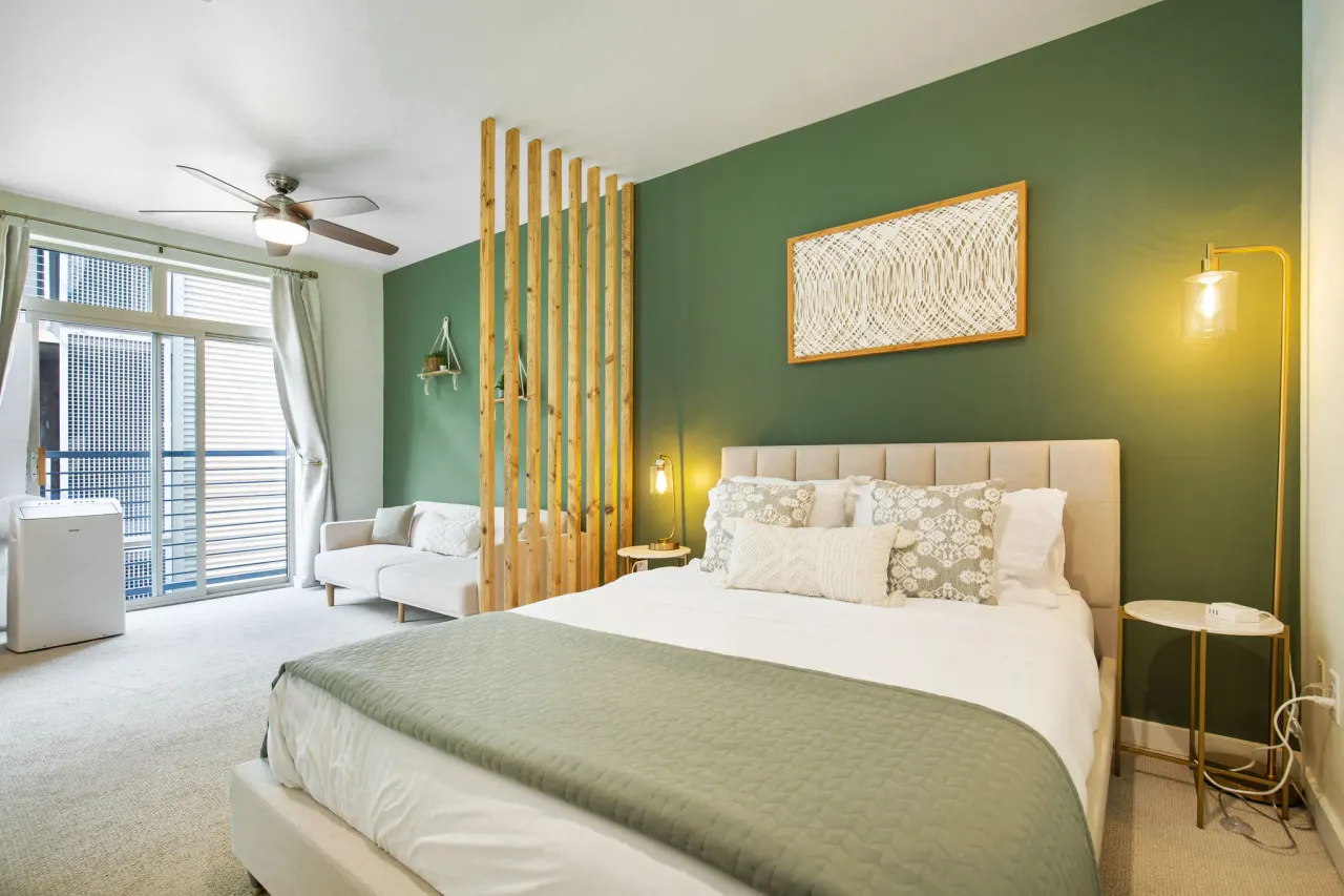 ★Modern & Bright in the of Belltown ~ ♛Queen Bed 14