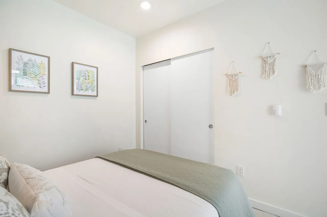 ★Modern & Bright in the of Belltown ~ ♛Queen Bed 15