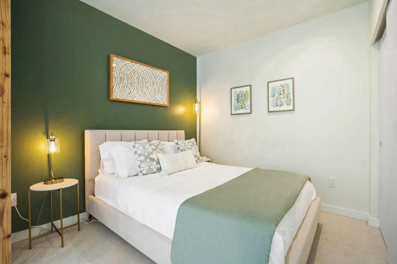 ★Modern & Bright in the of Belltown ~ ♛Queen Bed 17