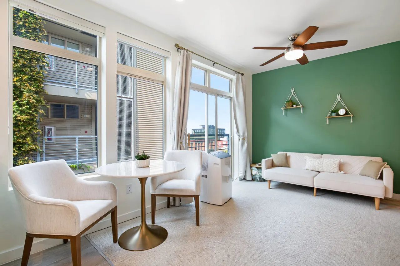 ★Modern & Bright in the of Belltown ~ ♛Queen Bed 4