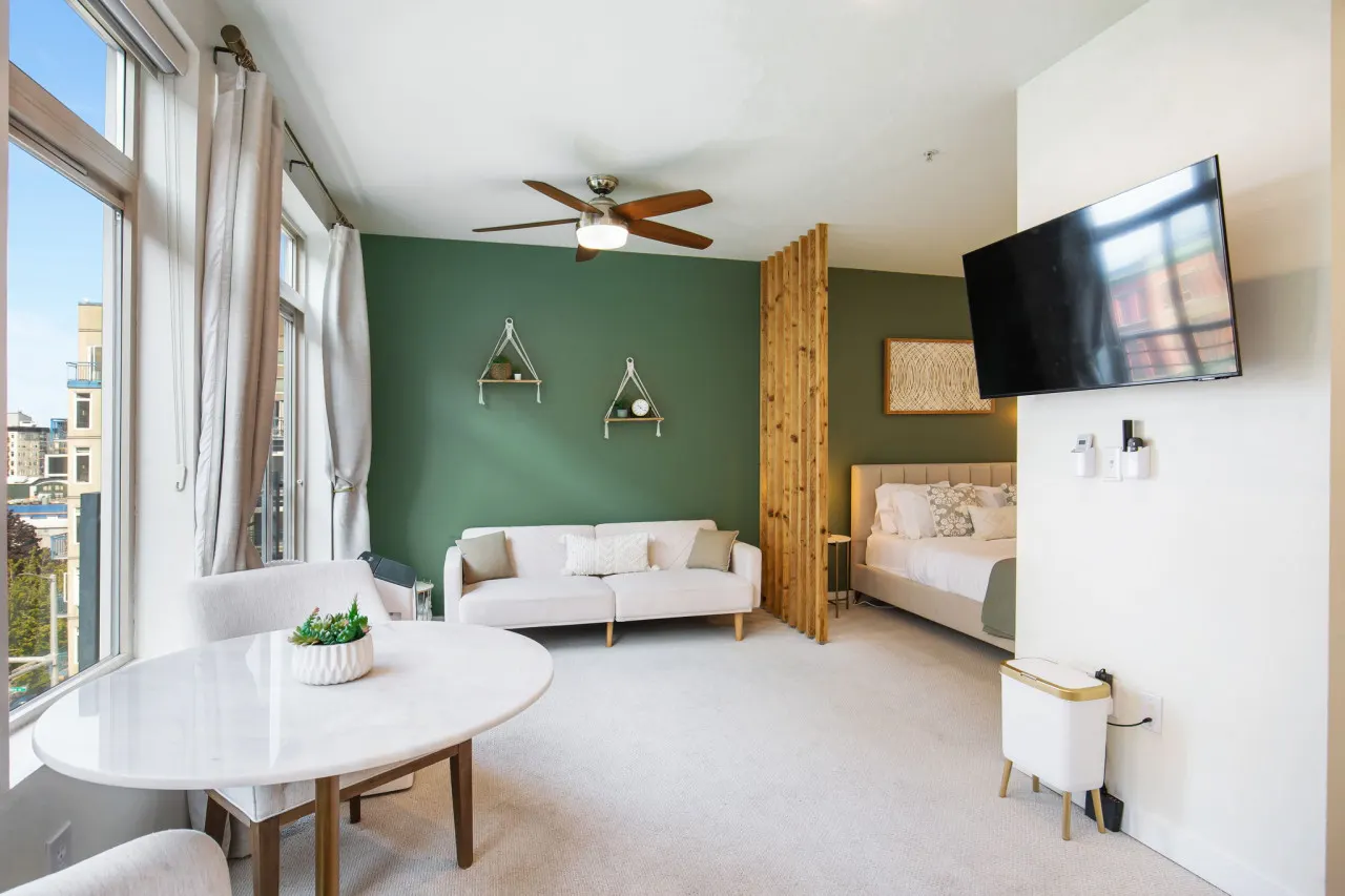 ★Modern & Bright in the of Belltown ~ ♛Queen Bed 8
