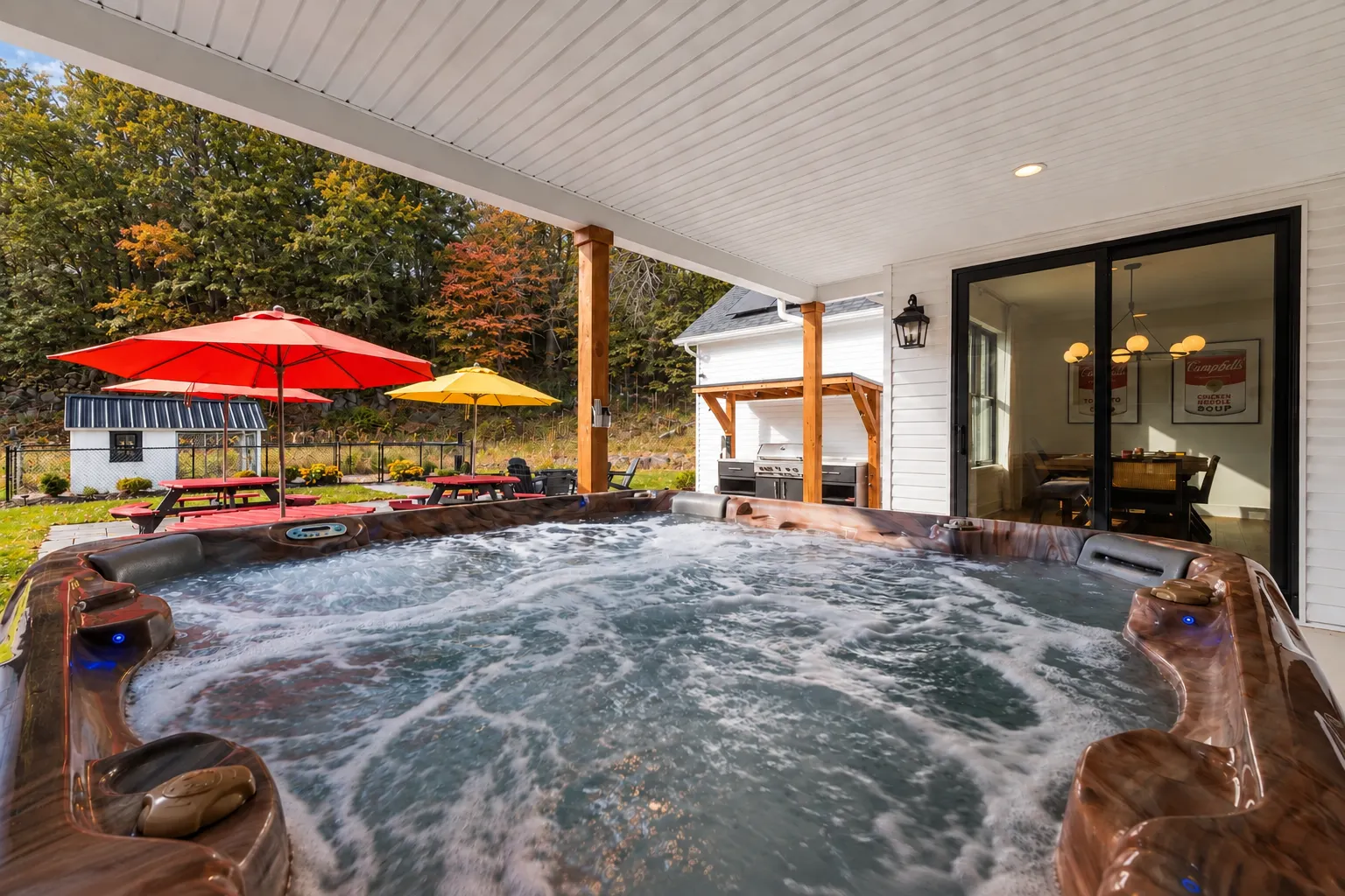 Sleeps 18! Arcade, dog park, hot tub, firepit — photo 2