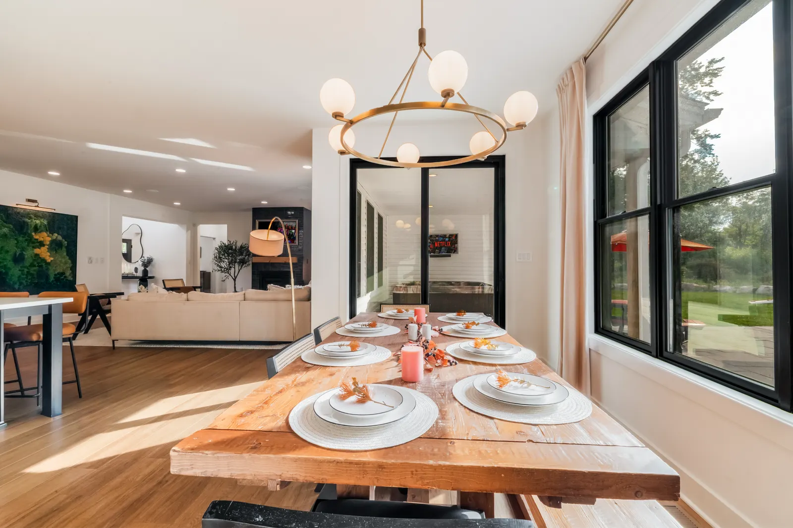 Sleeps 18! Arcade, dog park, hot tub, firepit 16