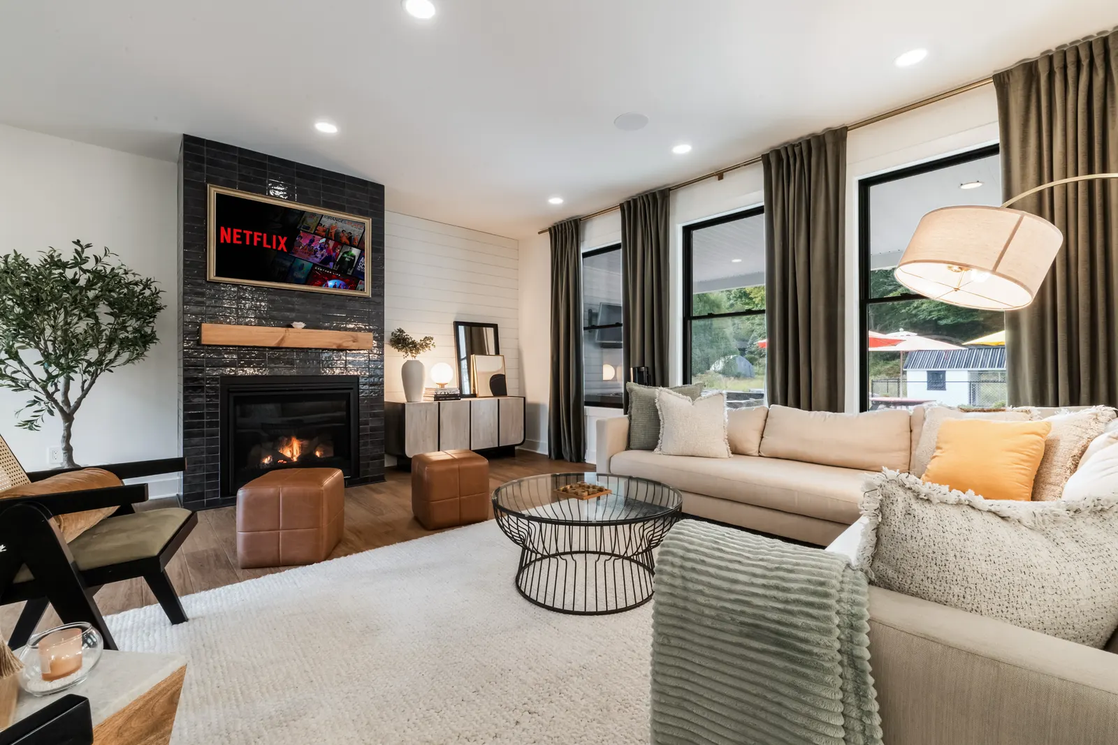 Sleeps 18! Arcade, dog park, hot tub, firepit 7