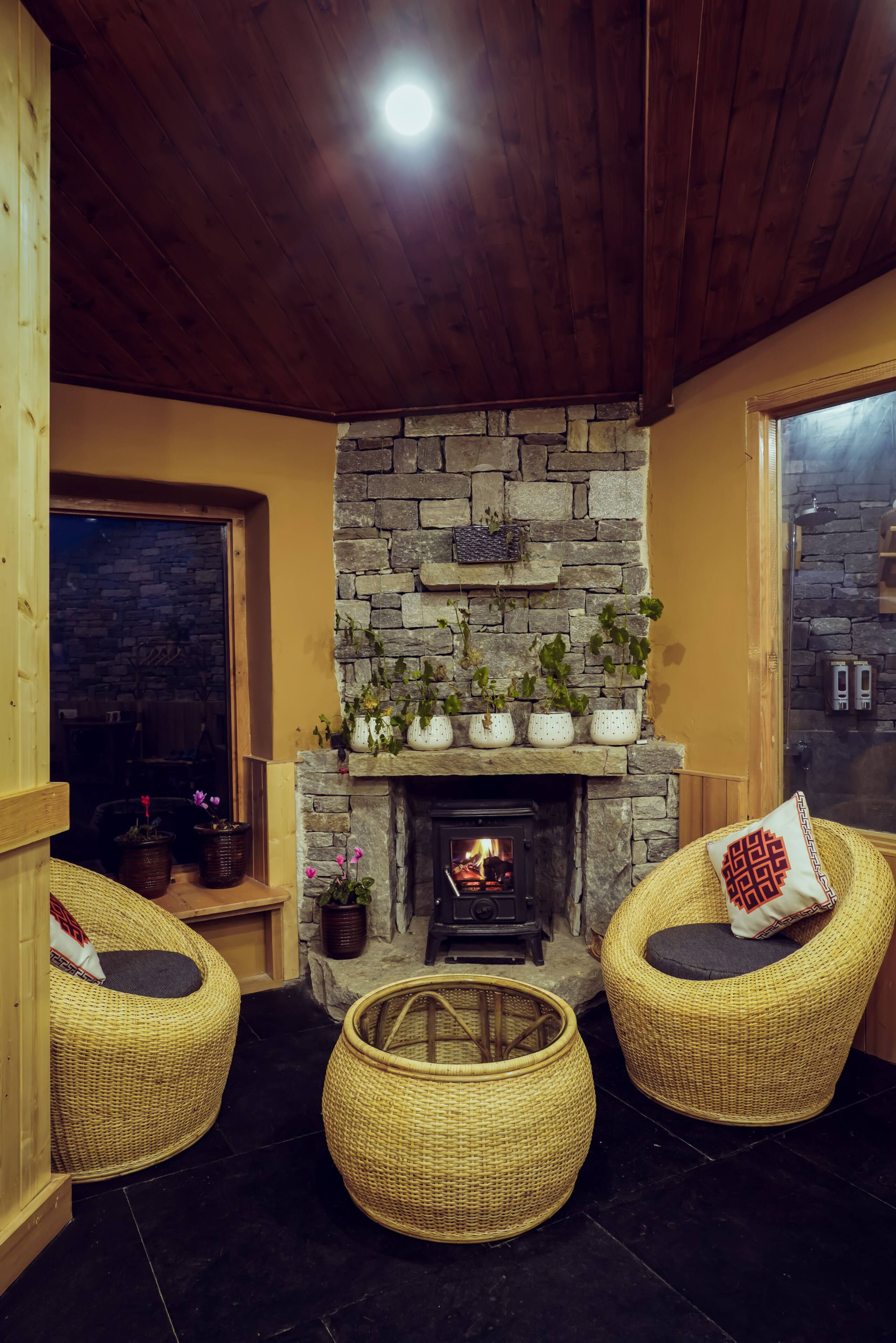 Luxury Hobbit House Hamta | Himalayan Scenic Views — photo 5