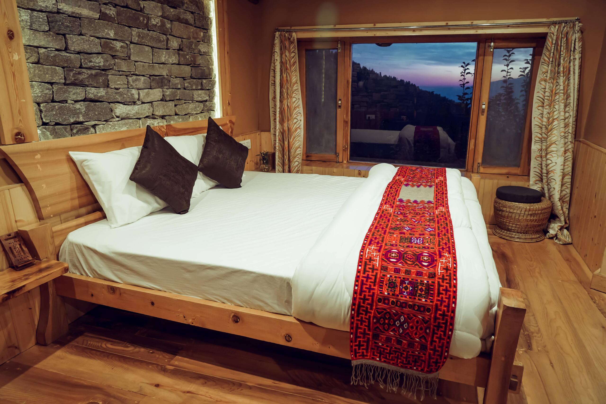 Luxury Hobbit House Hamta | Himalayan Scenic Views 13