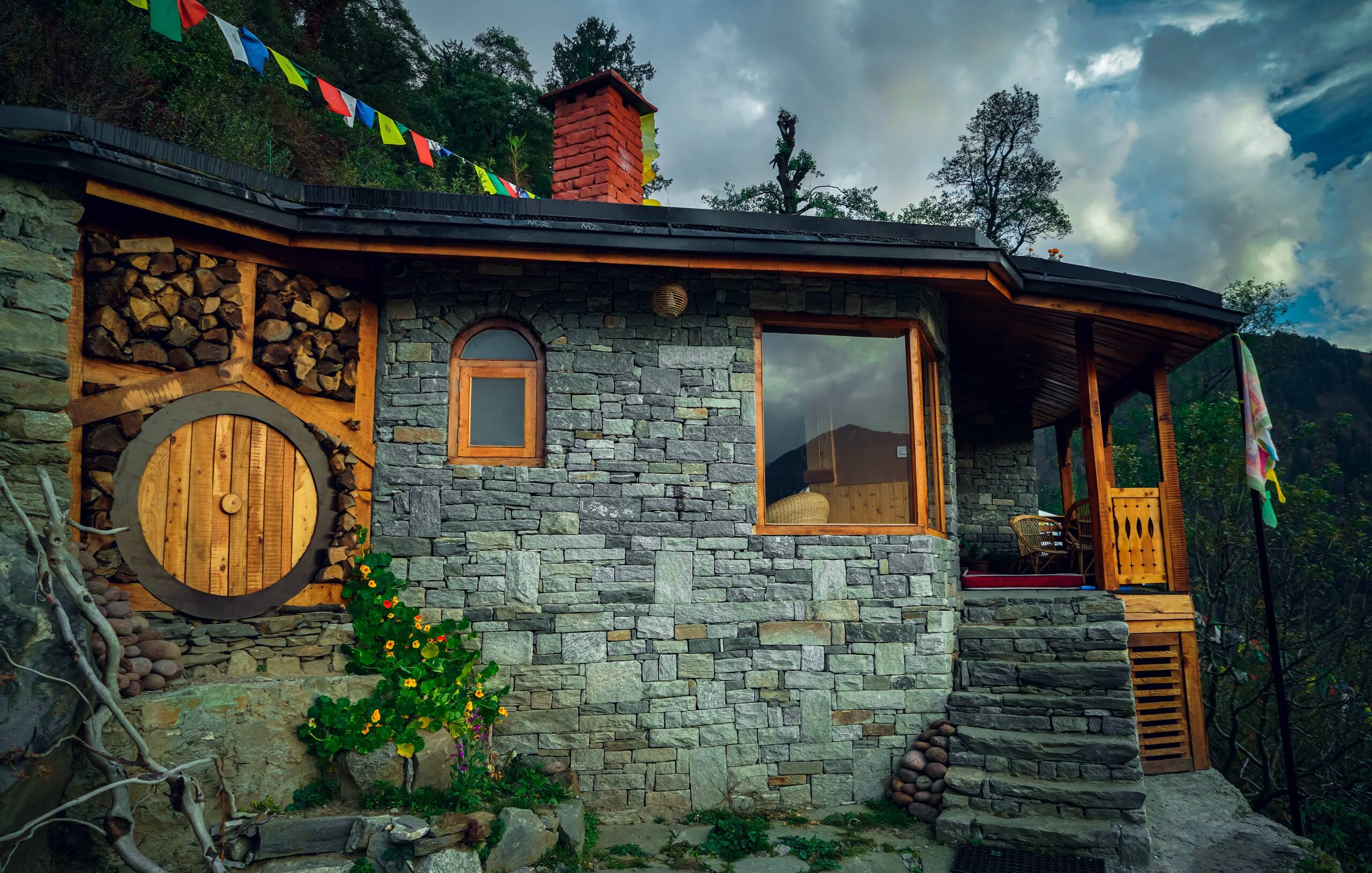 Luxury Hobbit House Hamta | Himalayan Scenic Views 8