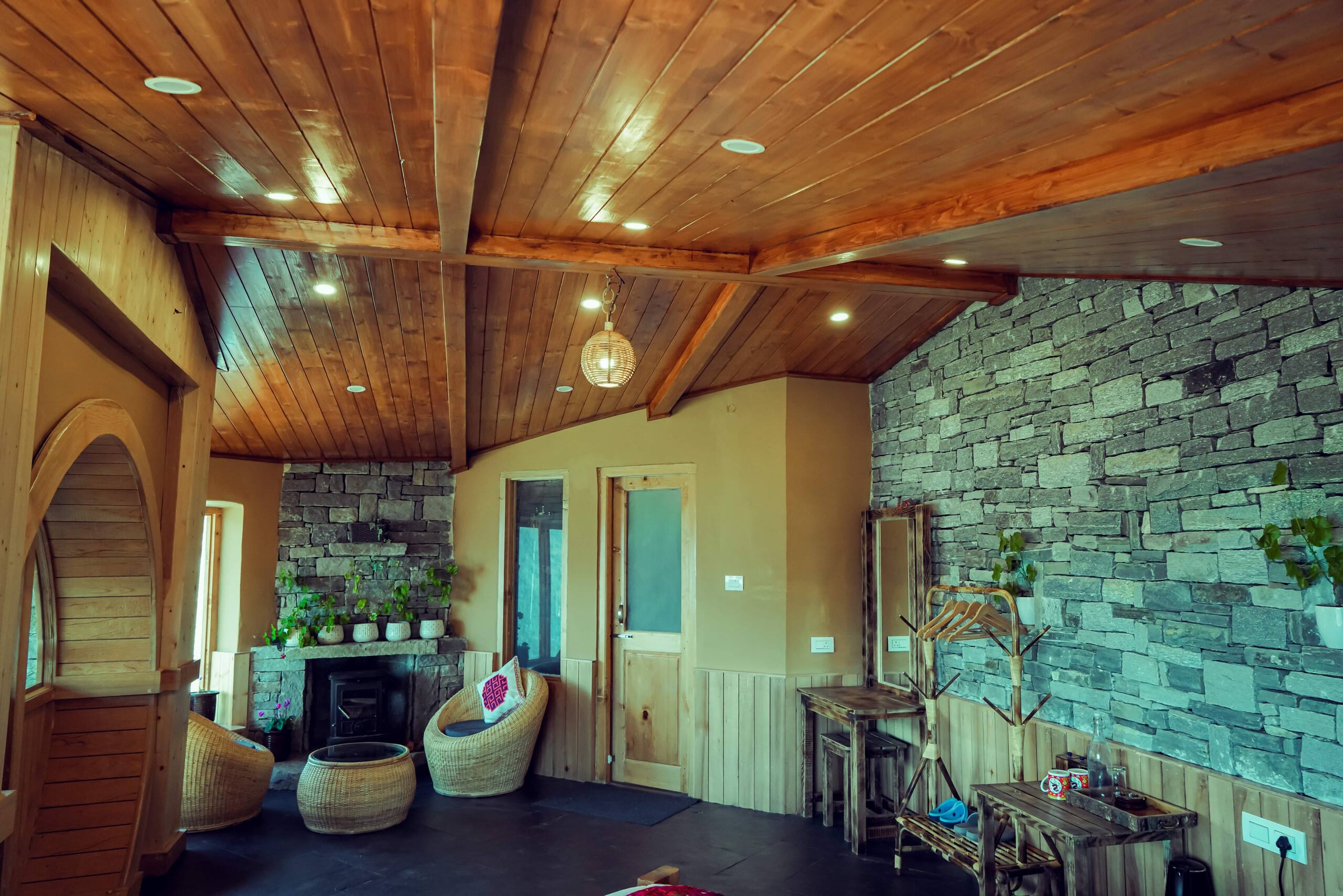Luxury Hobbit House Hamta | Himalayan Scenic Views 22