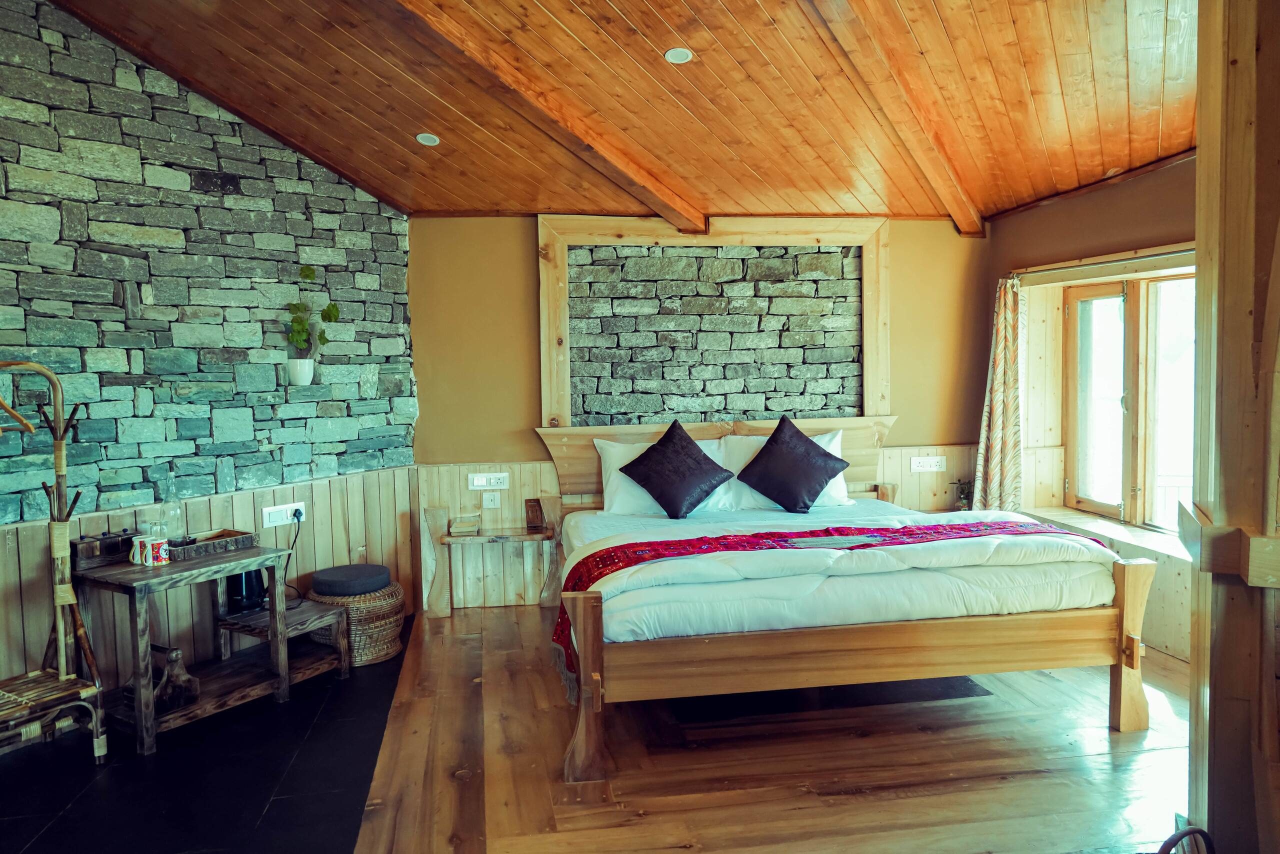 Luxury Hobbit House Hamta | Himalayan Scenic Views 20