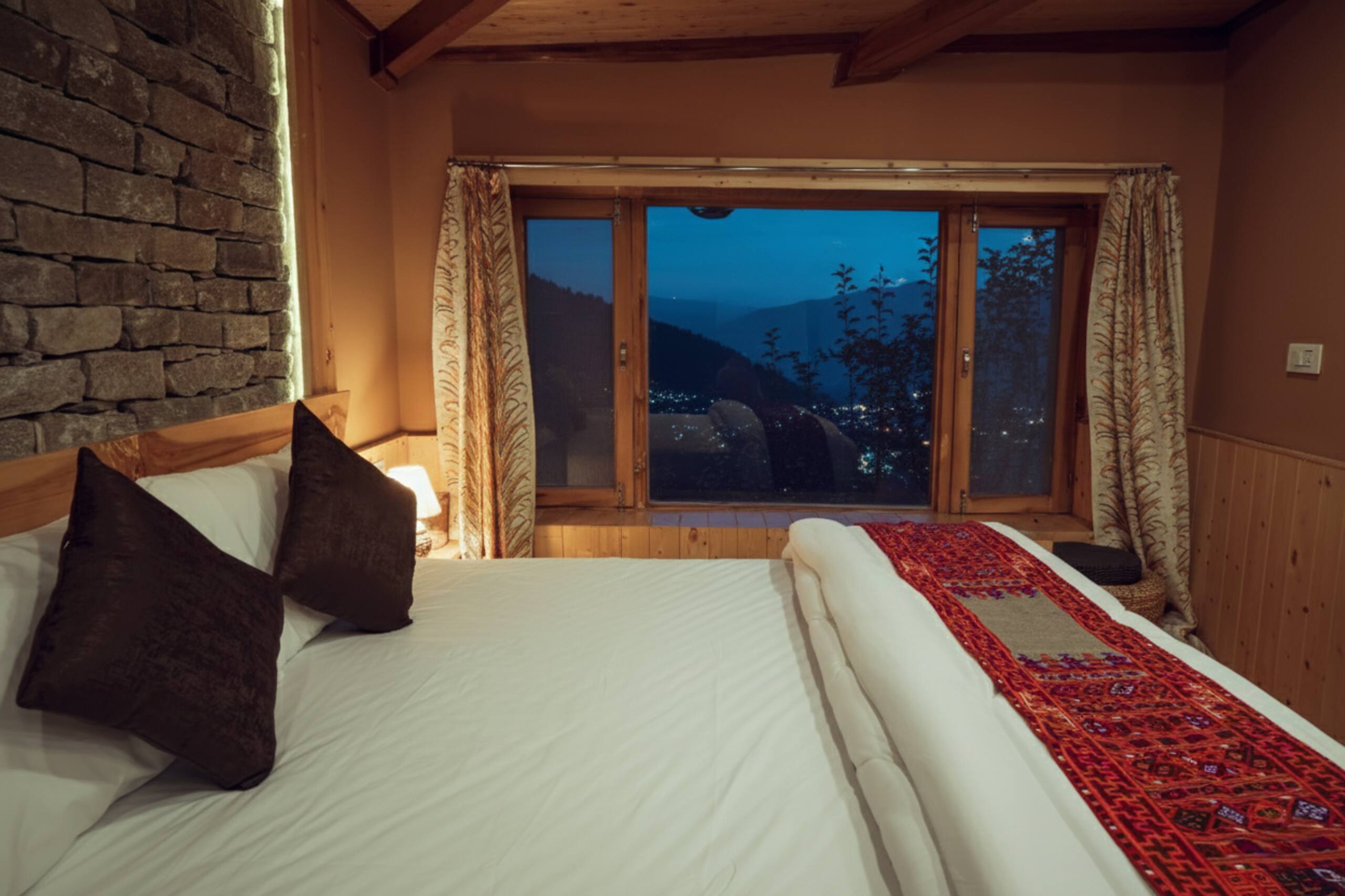 Luxury Hobbit House Hamta | Himalayan Scenic Views 19