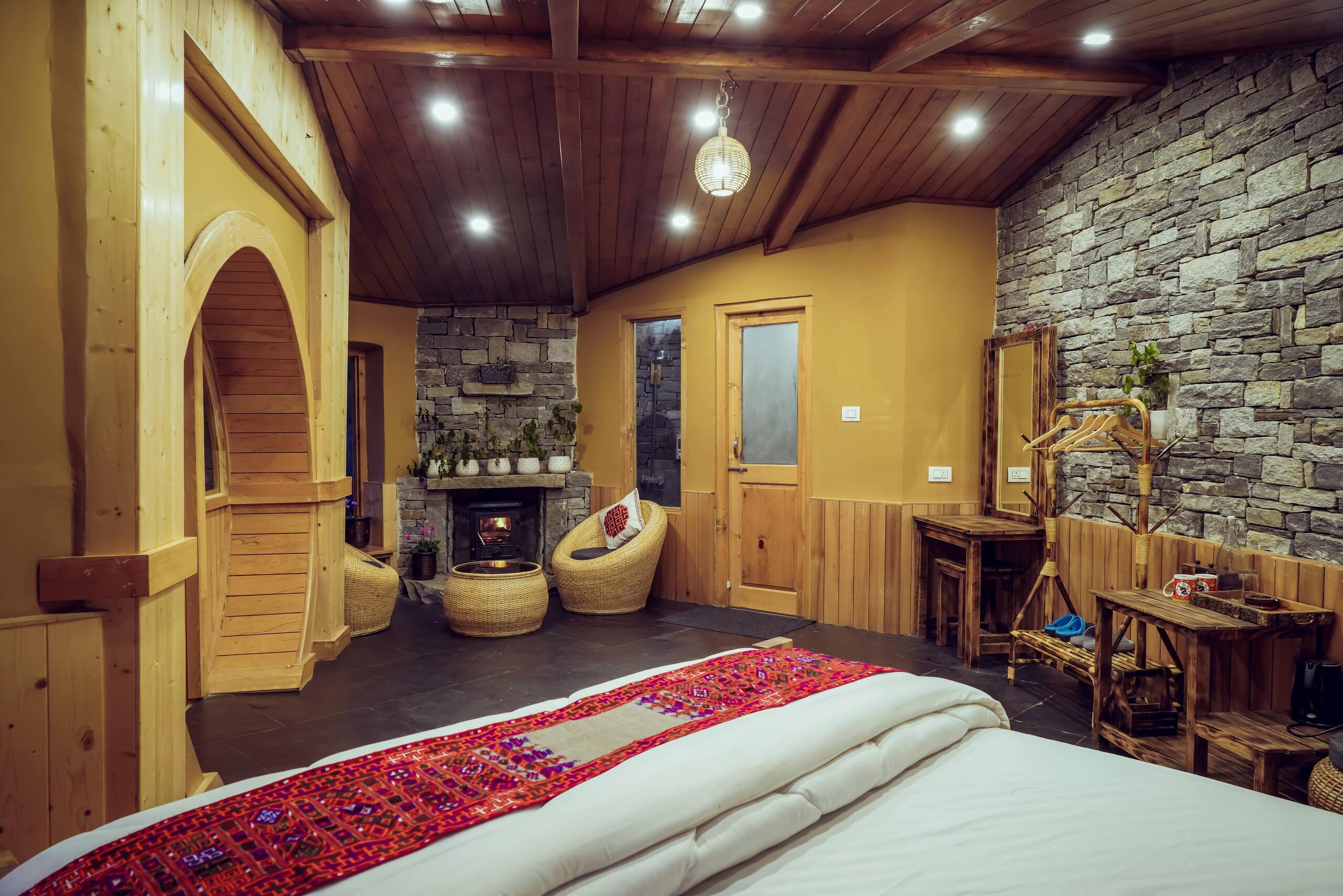 Luxury Hobbit House Hamta | Himalayan Scenic Views 15