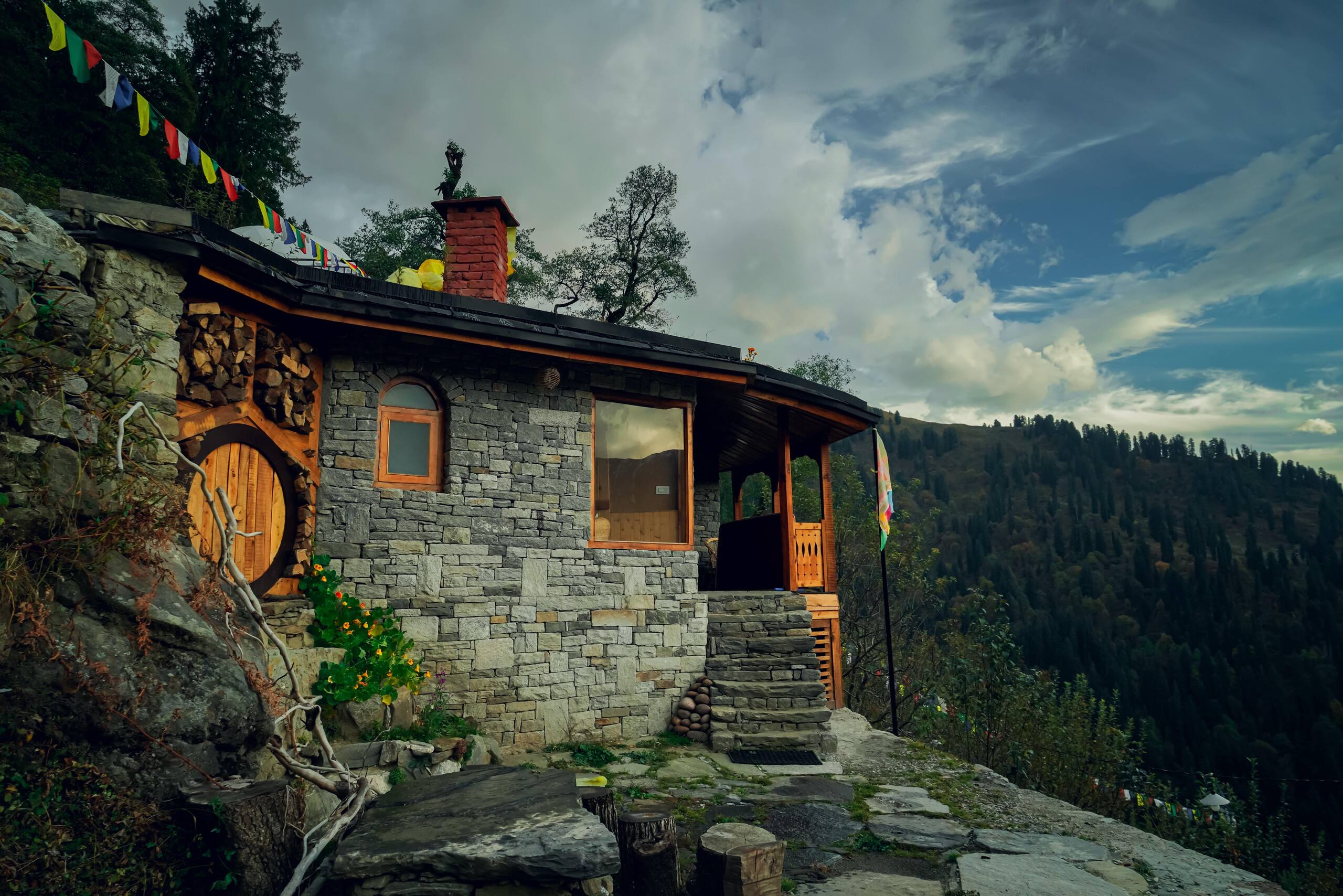 Luxury Hobbit House Hamta | Himalayan Scenic Views 27