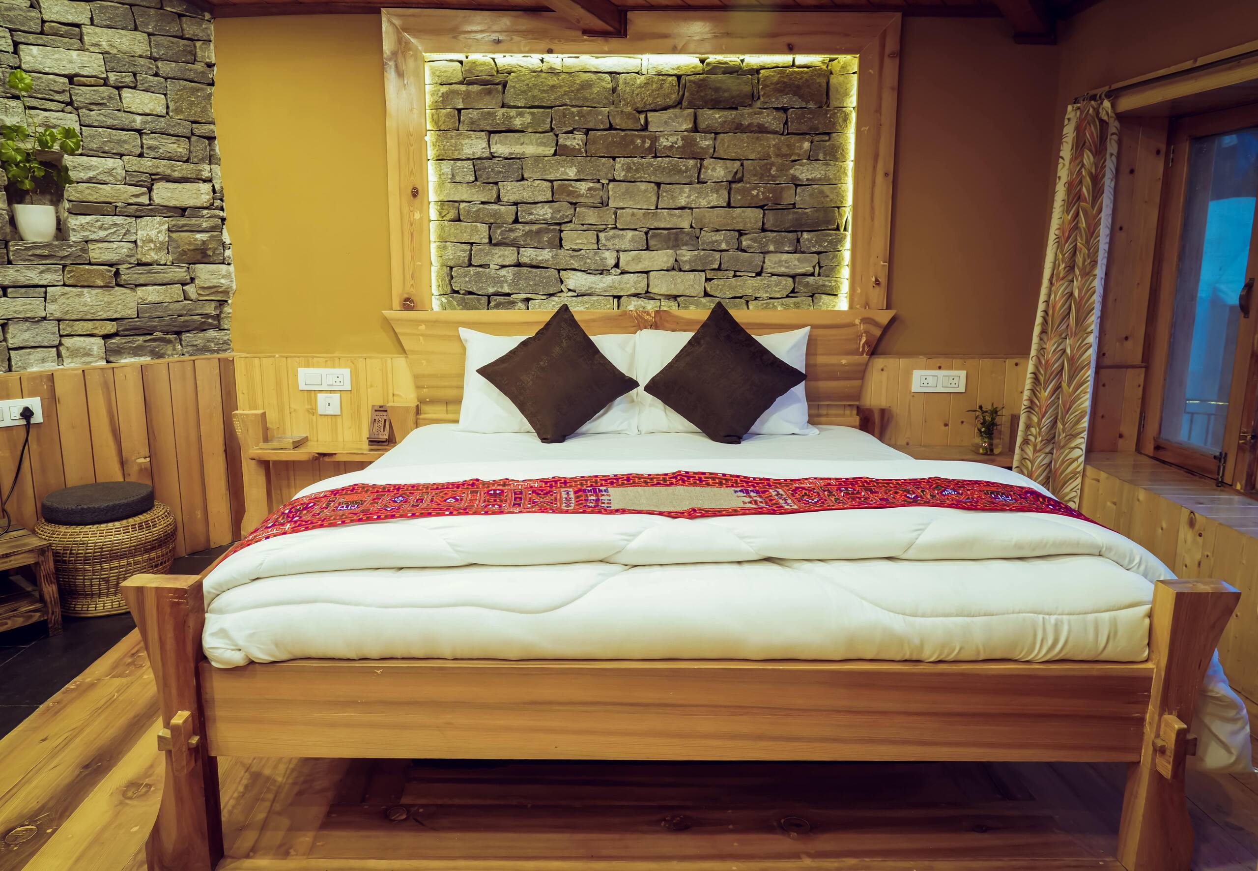 Luxury Hobbit House Hamta | Himalayan Scenic Views 16